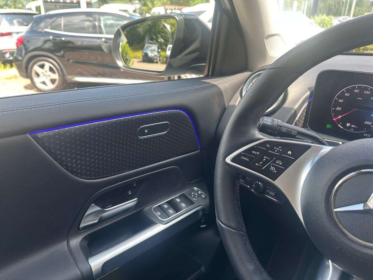 Mercedes-Benz GLB 220