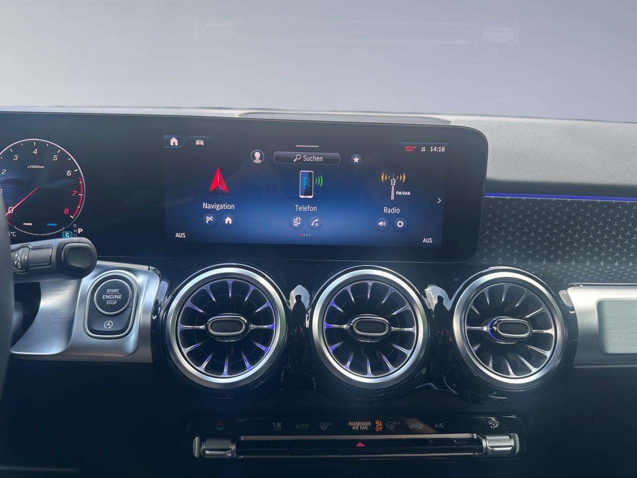 Mercedes-Benz GLB 220