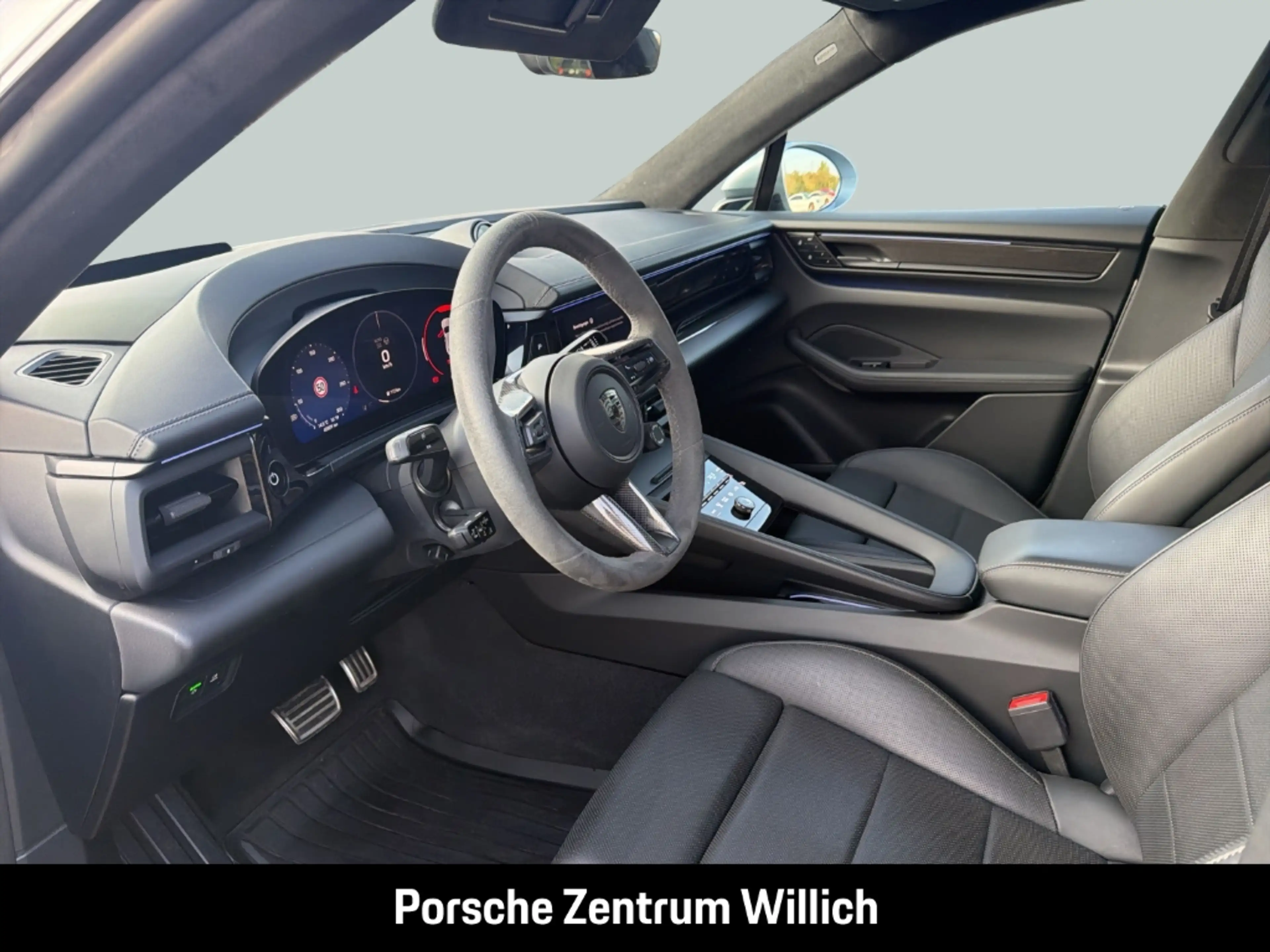 Porsche Macan Turbo — photo 11