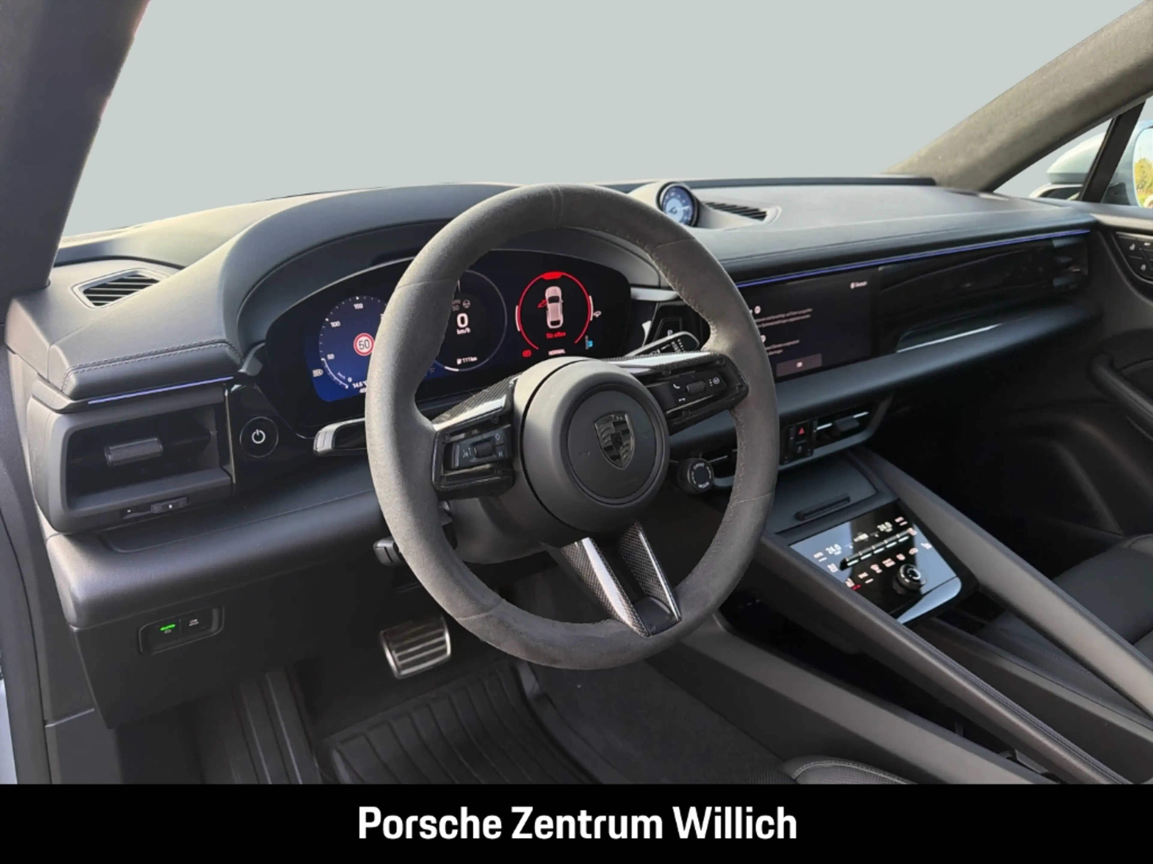 Porsche Macan Turbo — photo 13