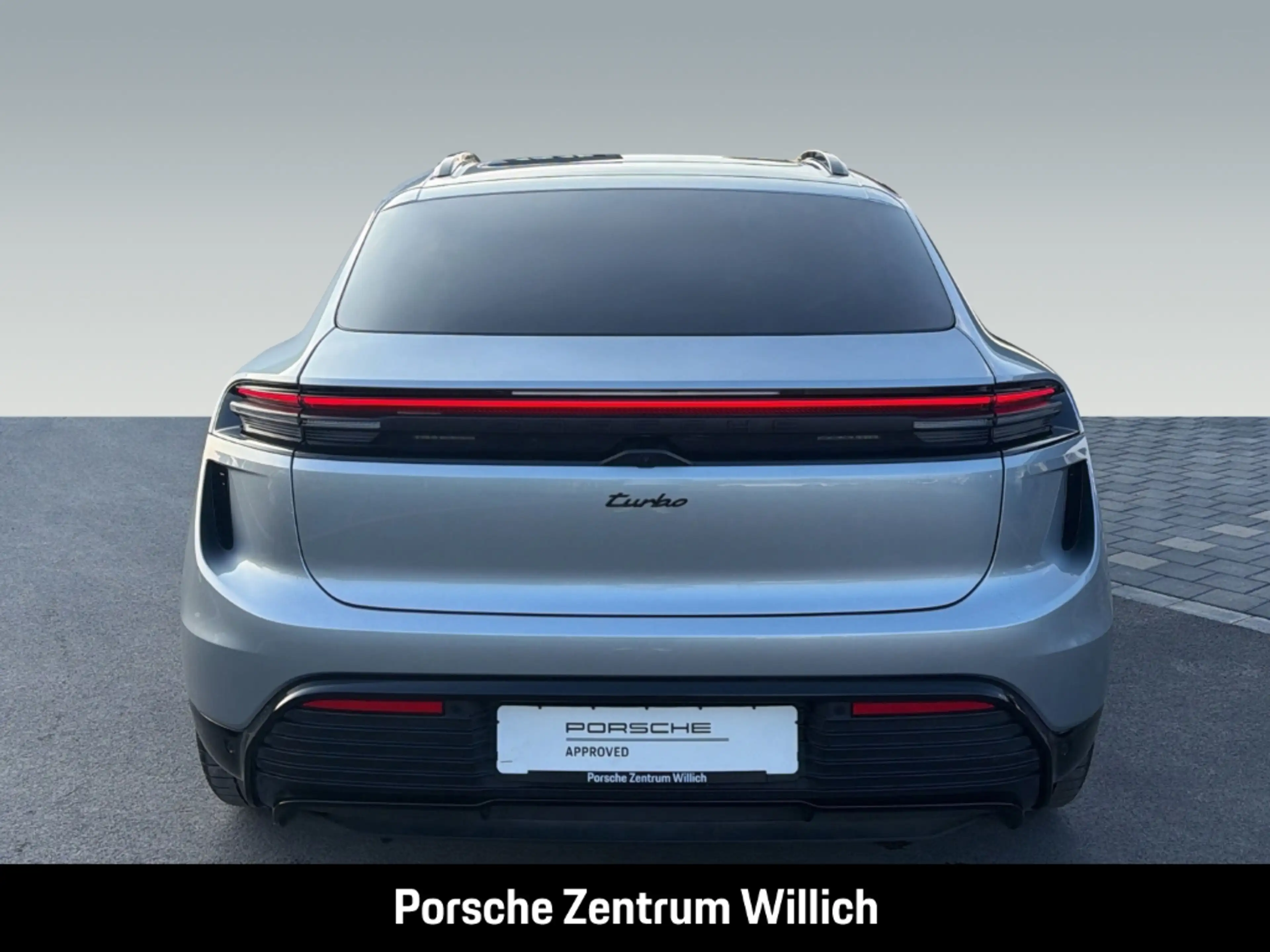 Porsche Macan Turbo — photo 4