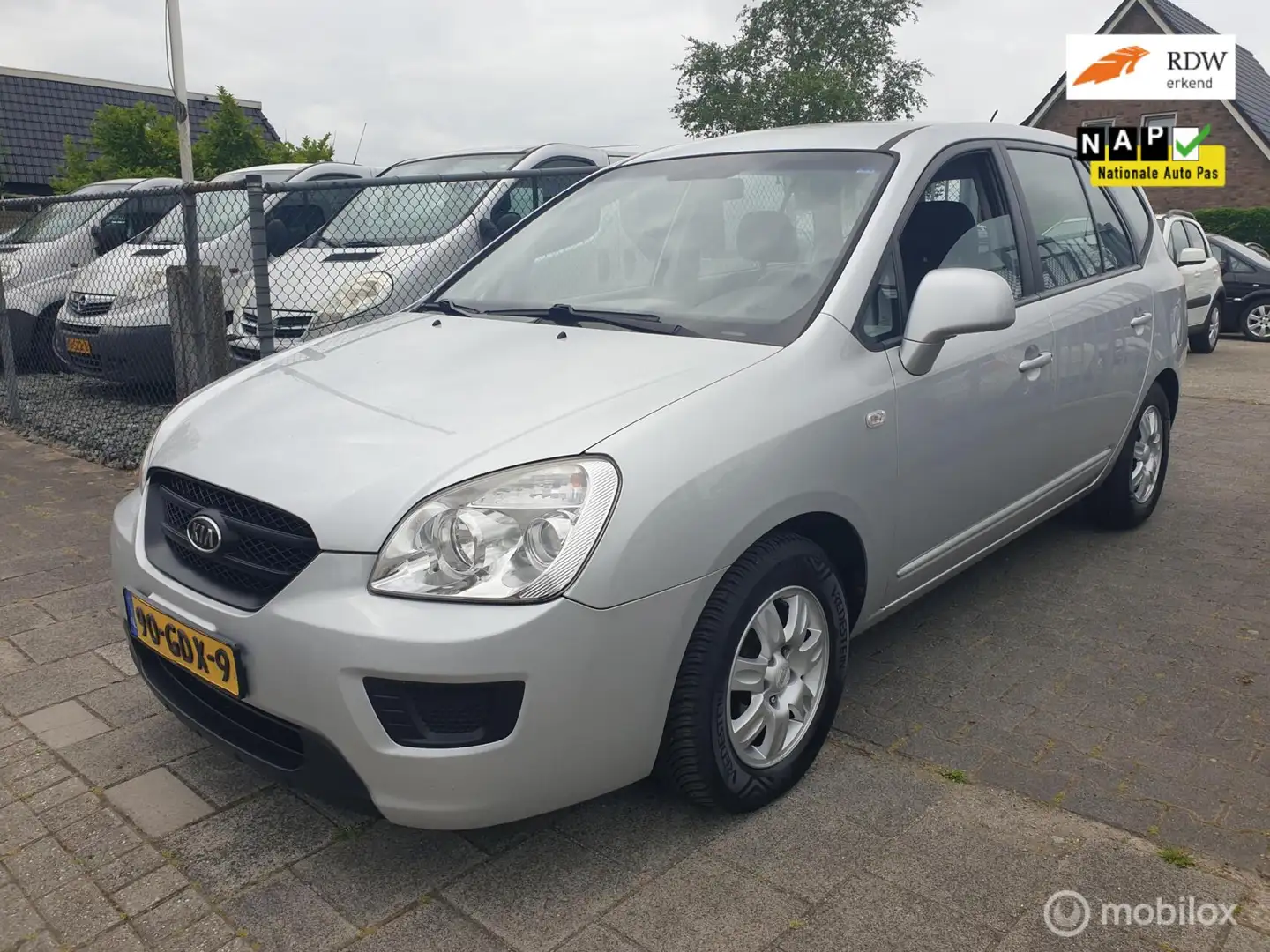 Kia Carens 2.0 CVVT X-tra Gris - 1