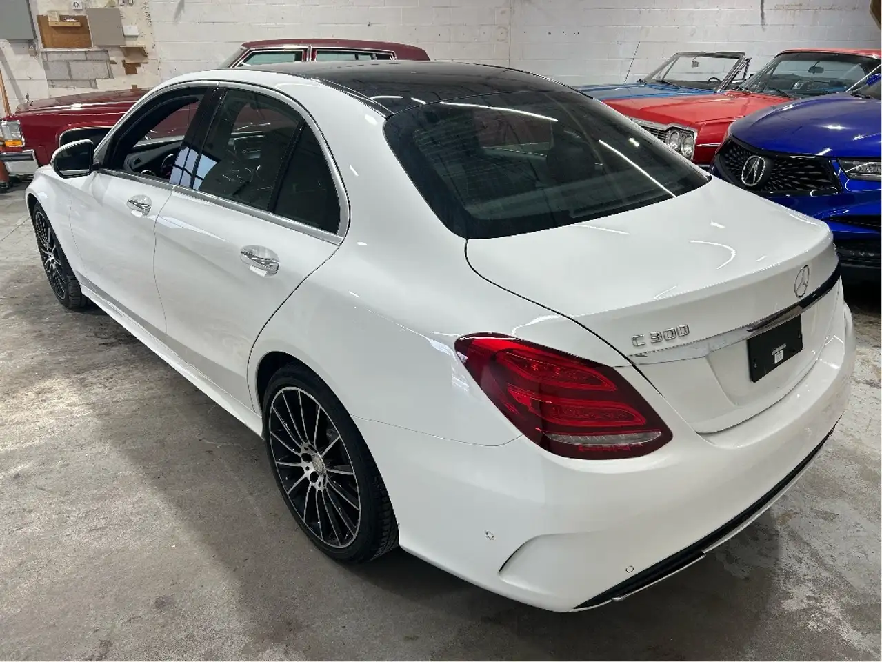 Mercedes-Benz C-Class снимка Mercedes-Benz C-Class