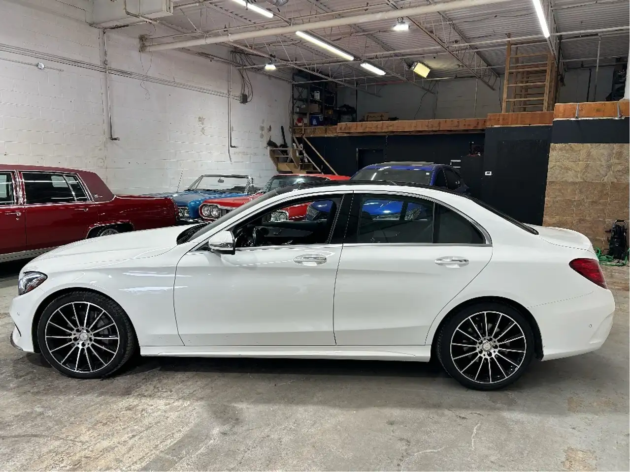 Mercedes-Benz C-Class снимка Mercedes-Benz C-Class