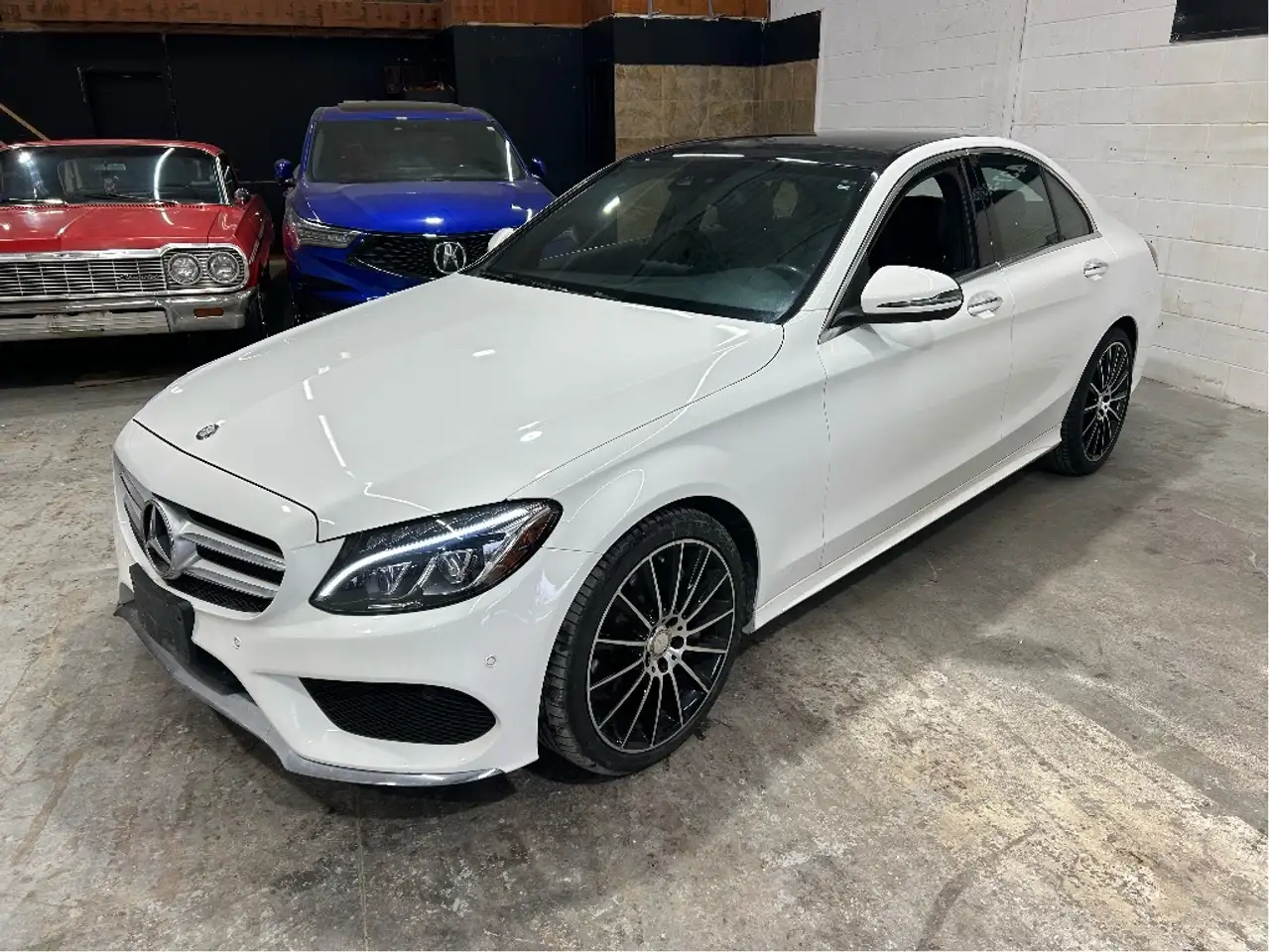Mercedes-Benz C-Class снимка Mercedes-Benz C-Class