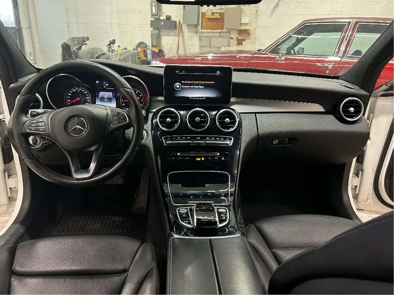 Mercedes-Benz C-Class снимка Mercedes-Benz C-Class