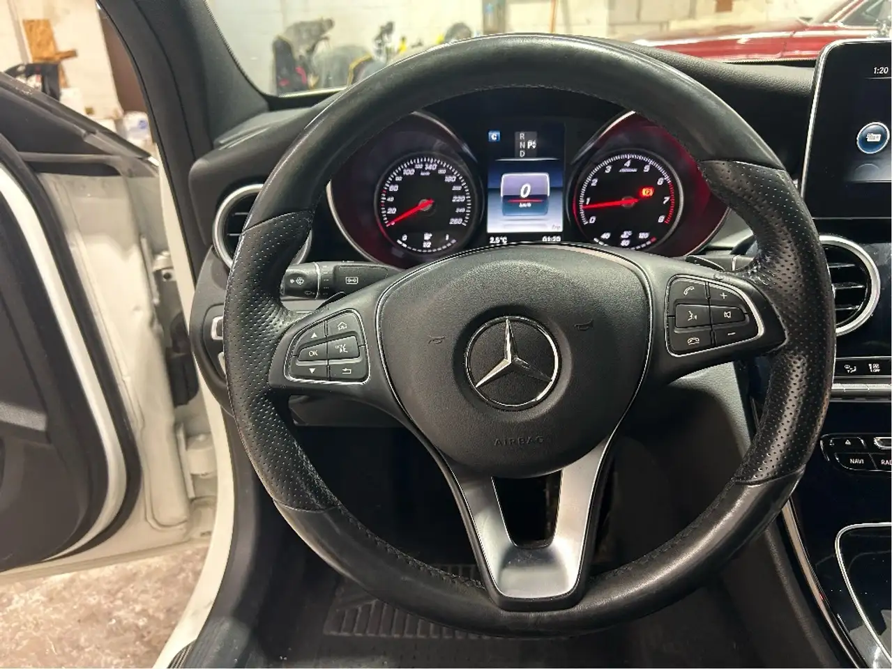Mercedes-Benz C-Class снимка Mercedes-Benz C-Class