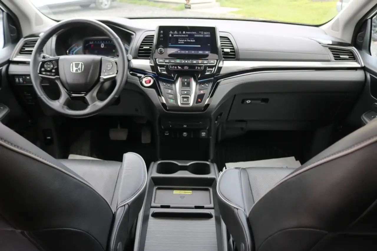 Honda Odyssey снимка Honda Odyssey