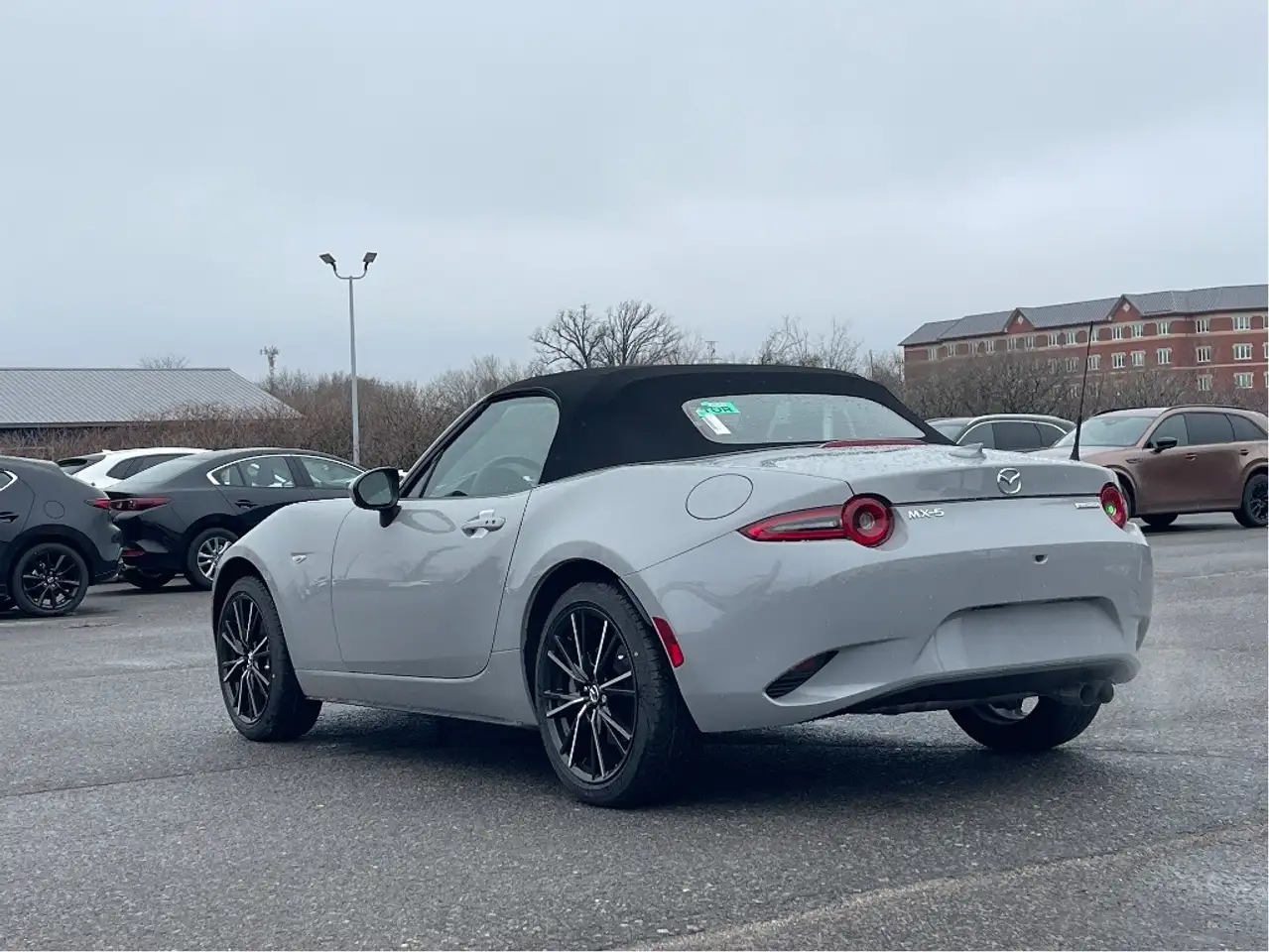 Mazda MX-5 Miata снимка Mazda MX-5 Miata