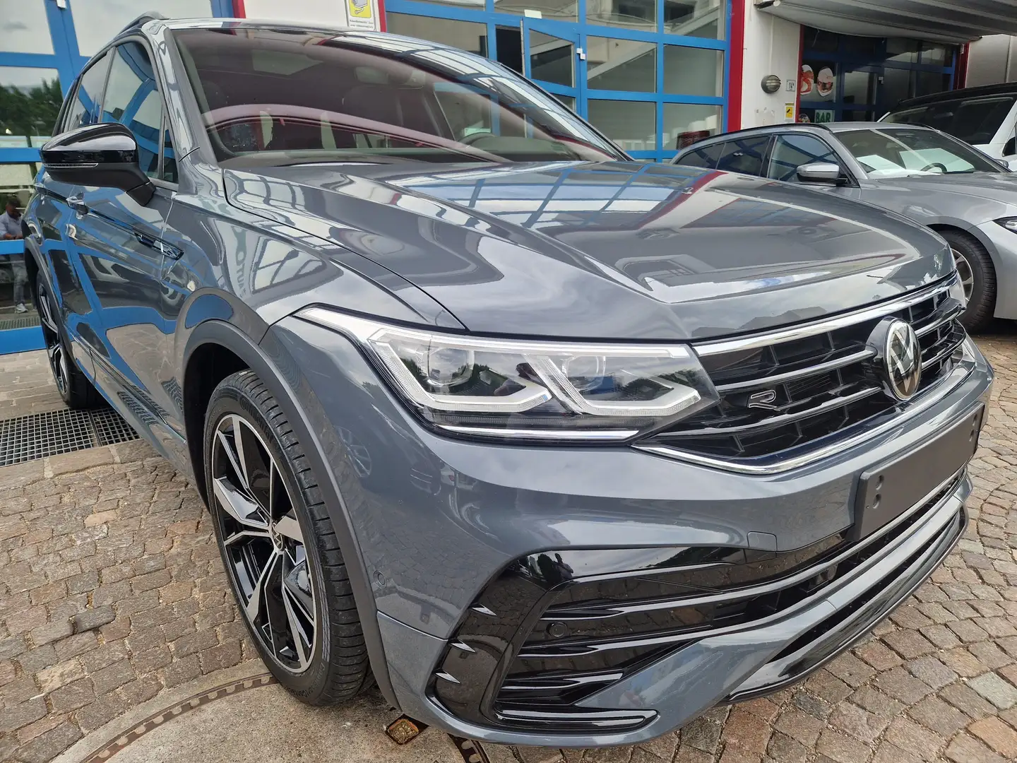 Volkswagen Tiguan 2.0 TDI 200Cv 4MOTION DSG R-Line Black Matrix ACC Grau - 2