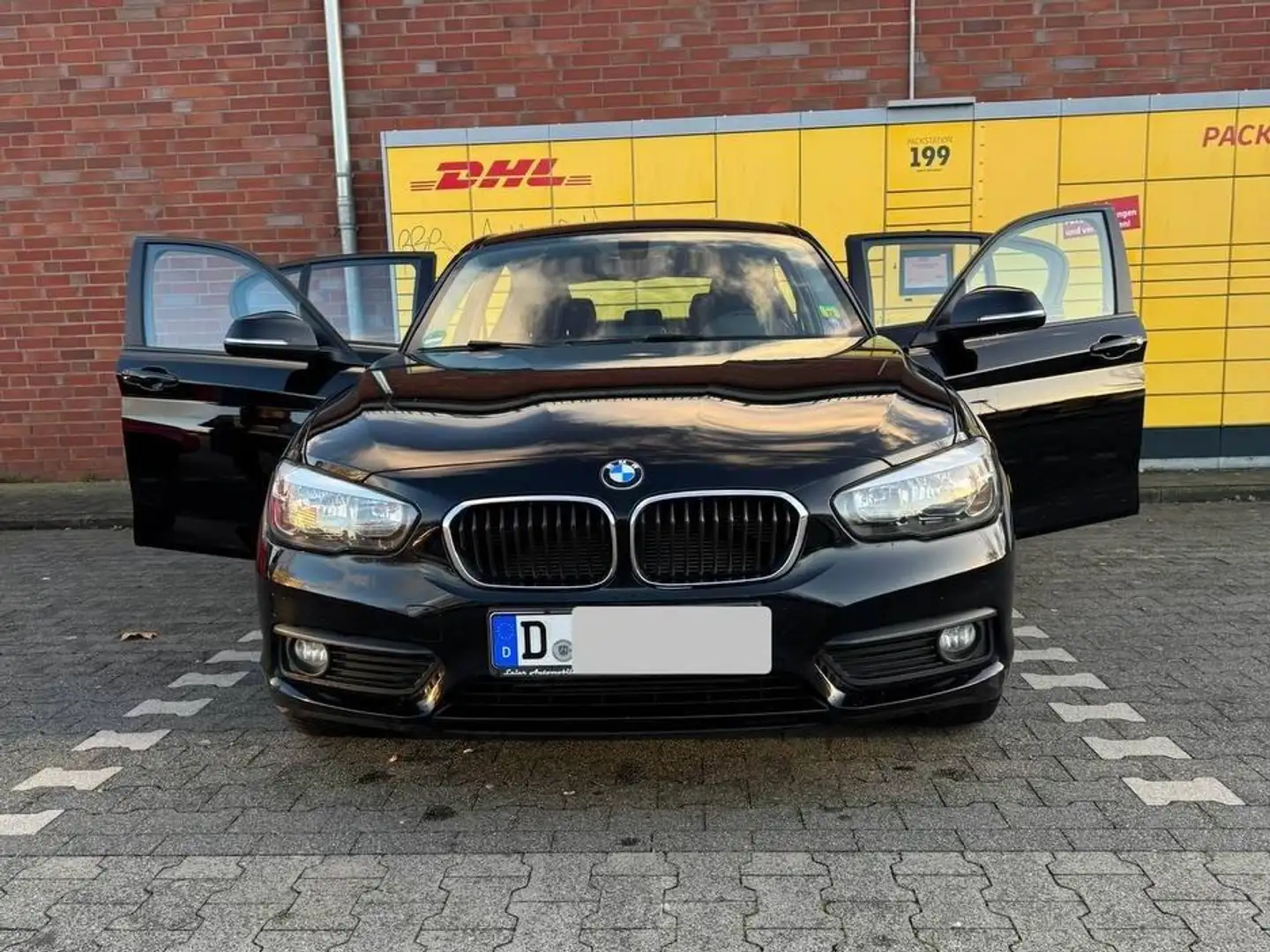 BMW 118 118i Urban Line Schwarz - 1