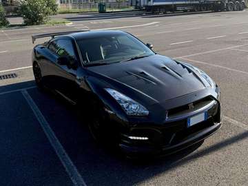 GT-R 3.8 V6 Black edition 550cv