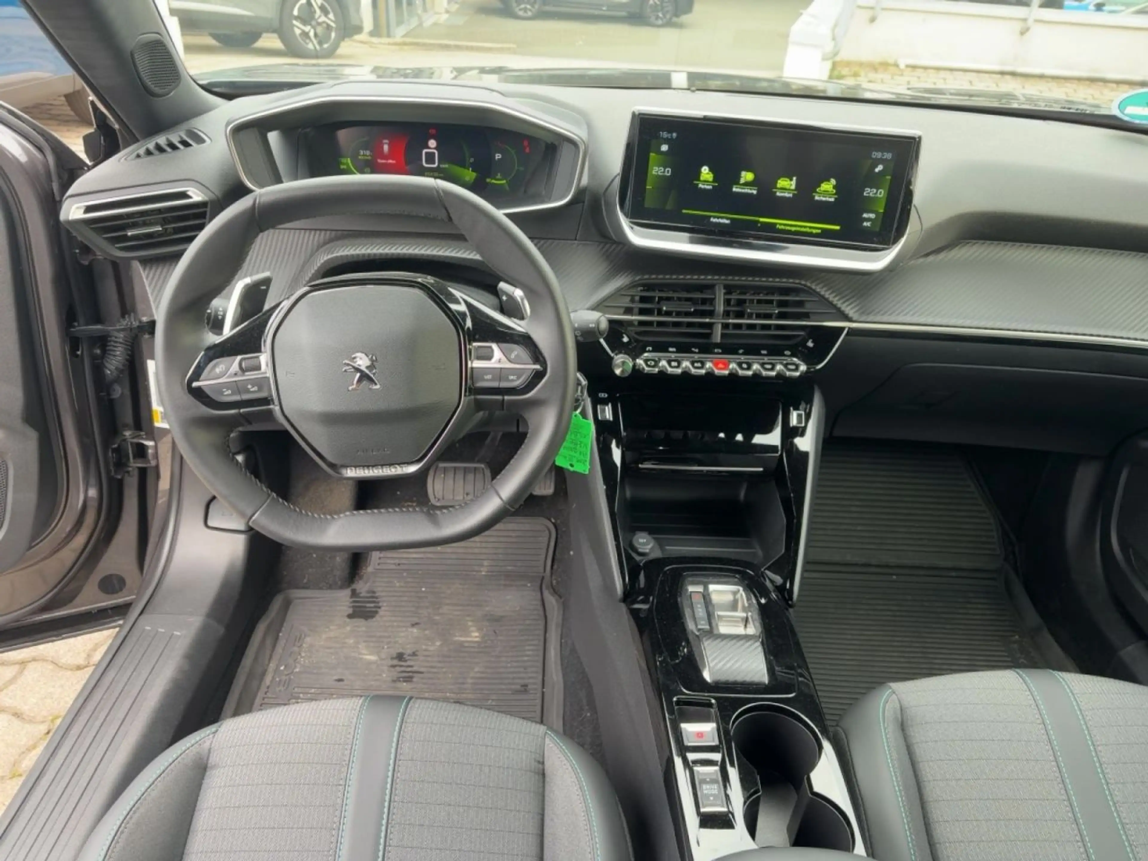 Peugeot 2008 Allure Pack PureTech 130 EAT8 — photo 8