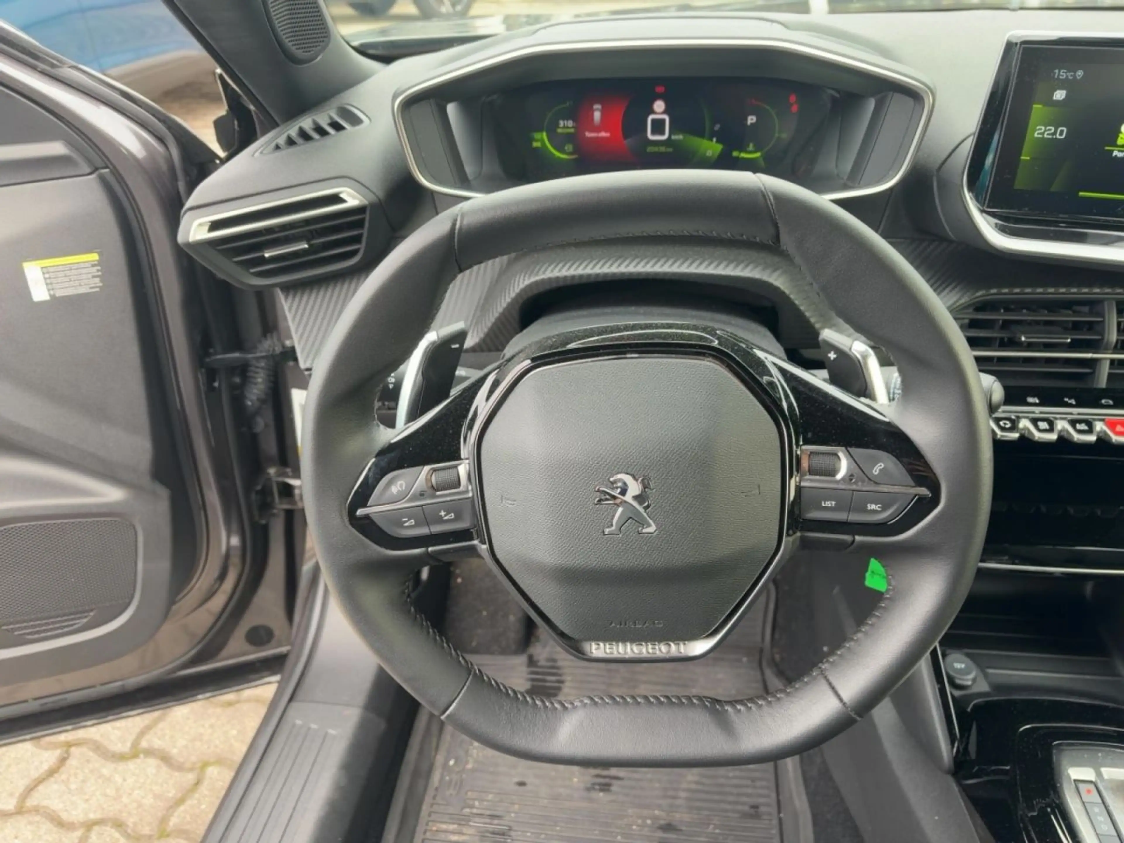 Peugeot 2008 Allure Pack PureTech 130 EAT8 — photo 9