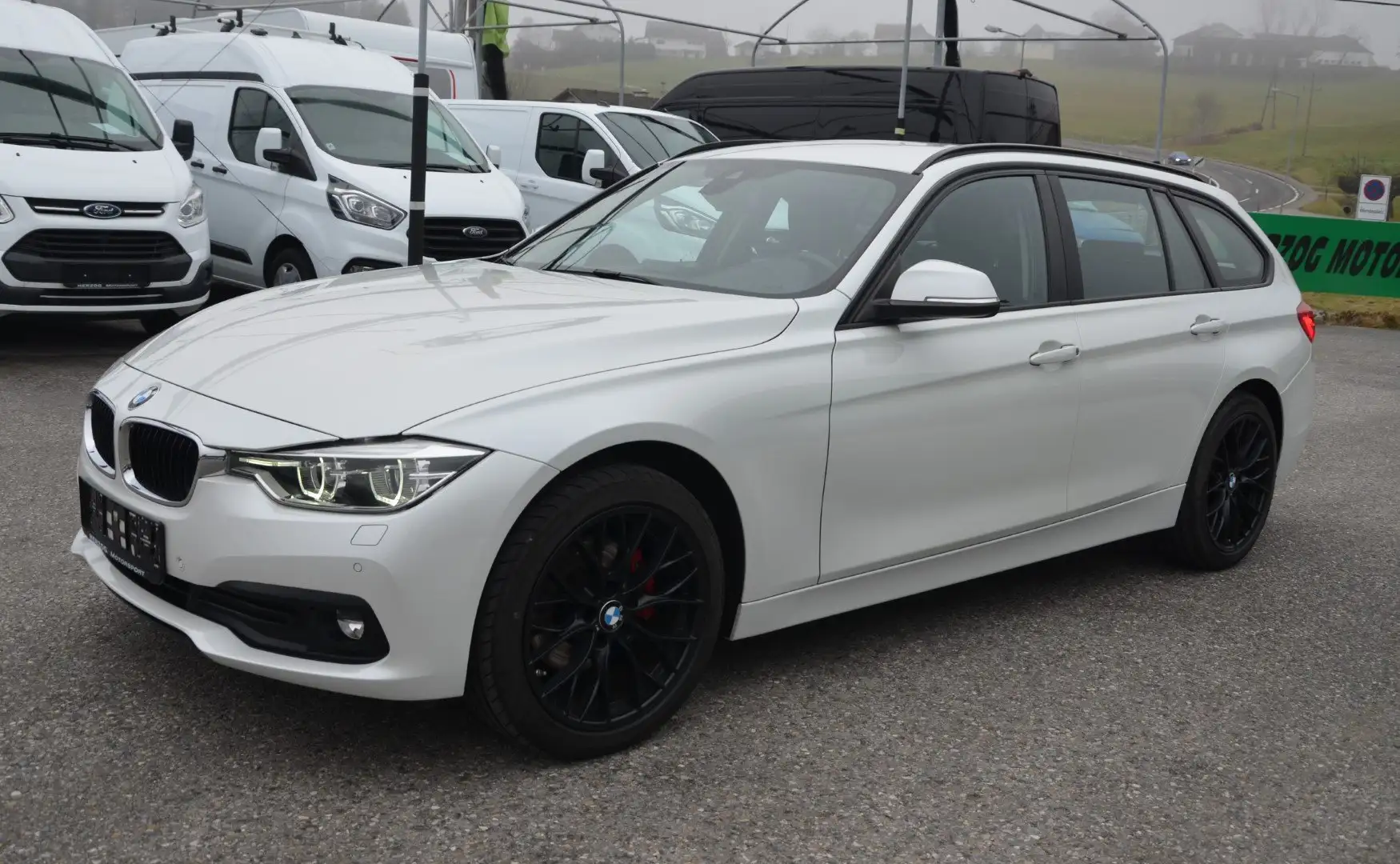 BMW 320 320d xDrive Touring Aut. LED AHV NAVI TEMPO KAMERA Wit - 2