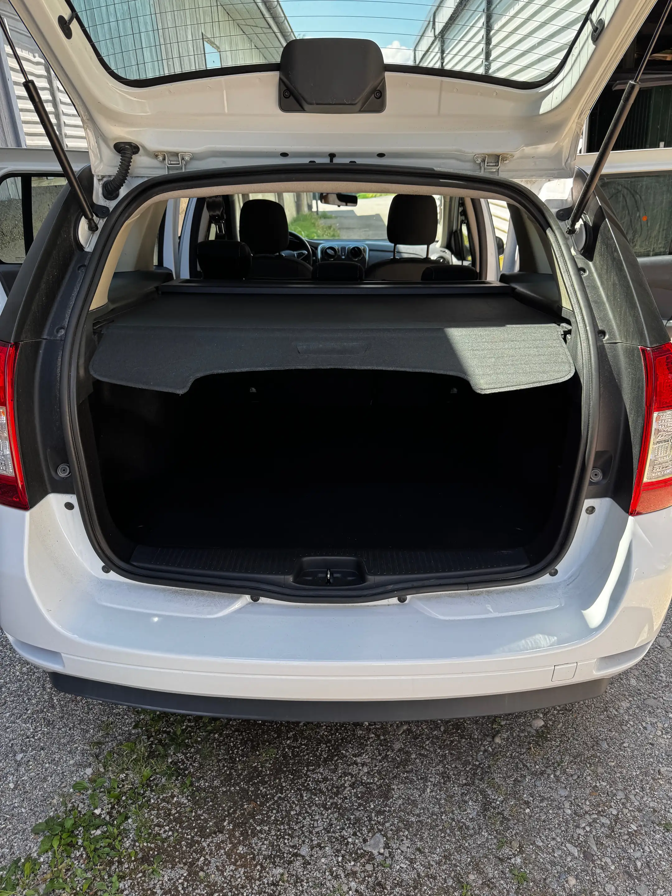 Dacia Logan 1,0 - sehr geräumiger Kombi, neuwertig. — photo 12