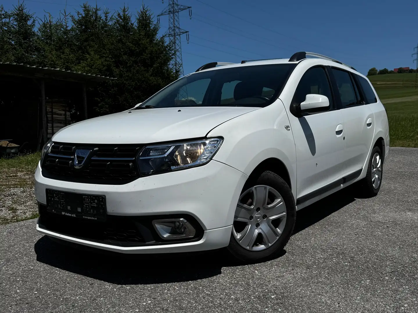 Dacia Logan 1,0 - sehr geräumiger Kombi, neuwertig. Weiß - 1