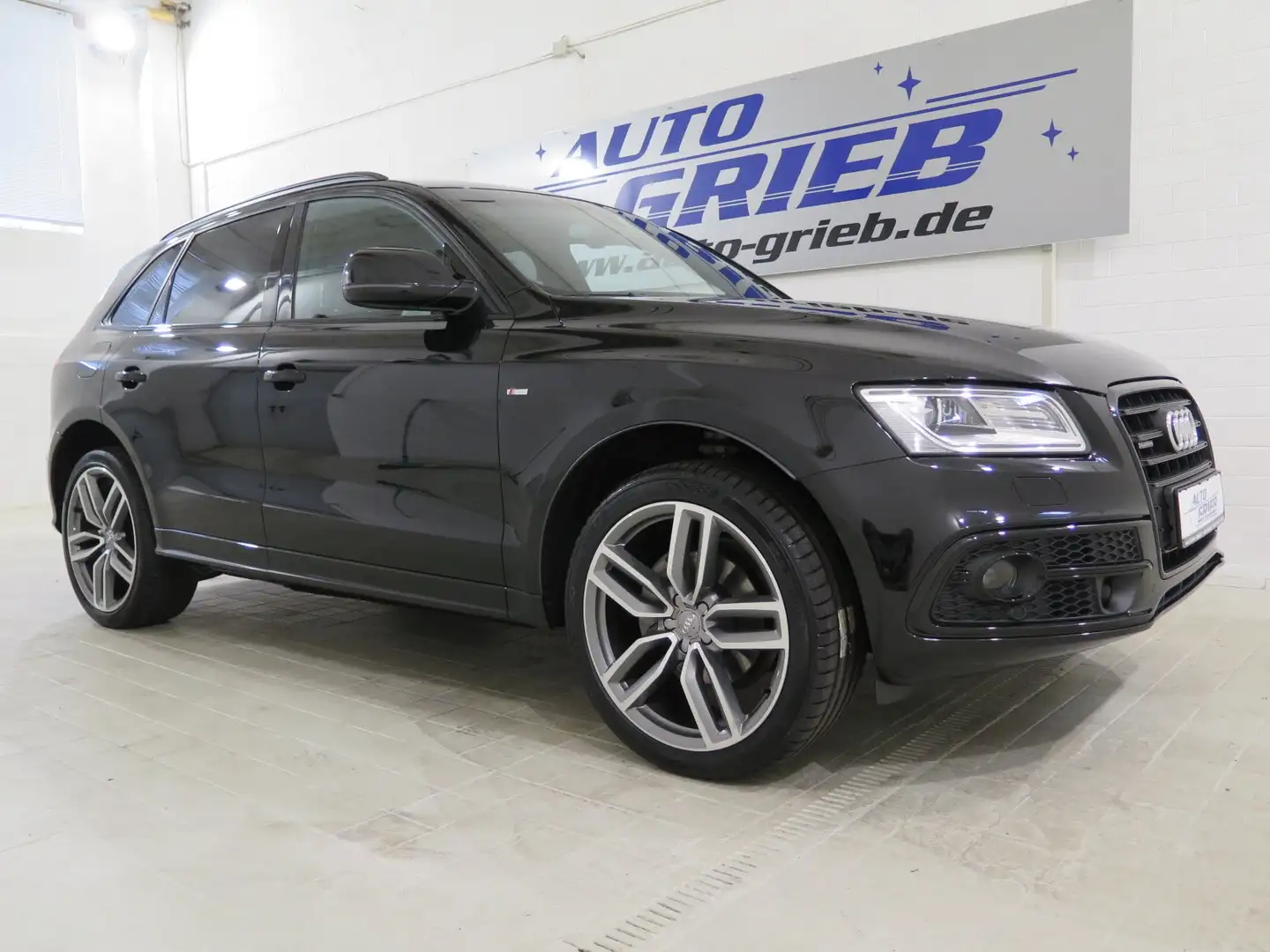 Audi Q5 2.0 TDI (140 kW) quattro, S-line,Panod,AHK,ACC Fekete - 1