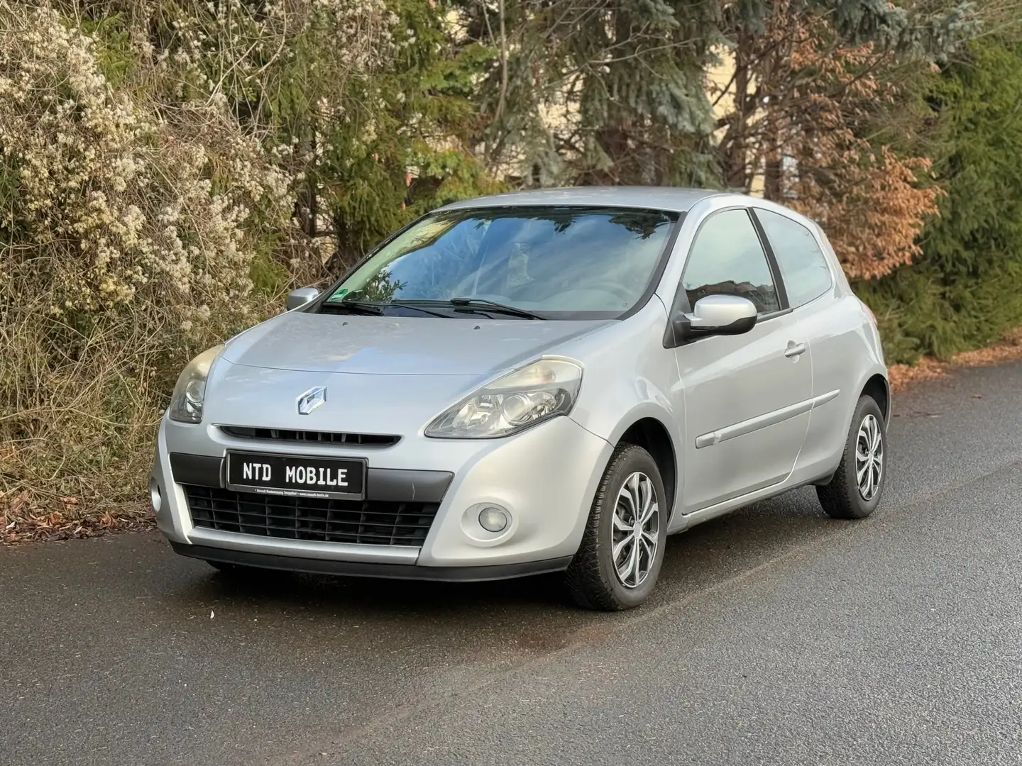 Renault Clio 1.2 Dynamique+2.HAND+TÜV+KLIMA+ZV+SITZHEIZUNG+ - 2