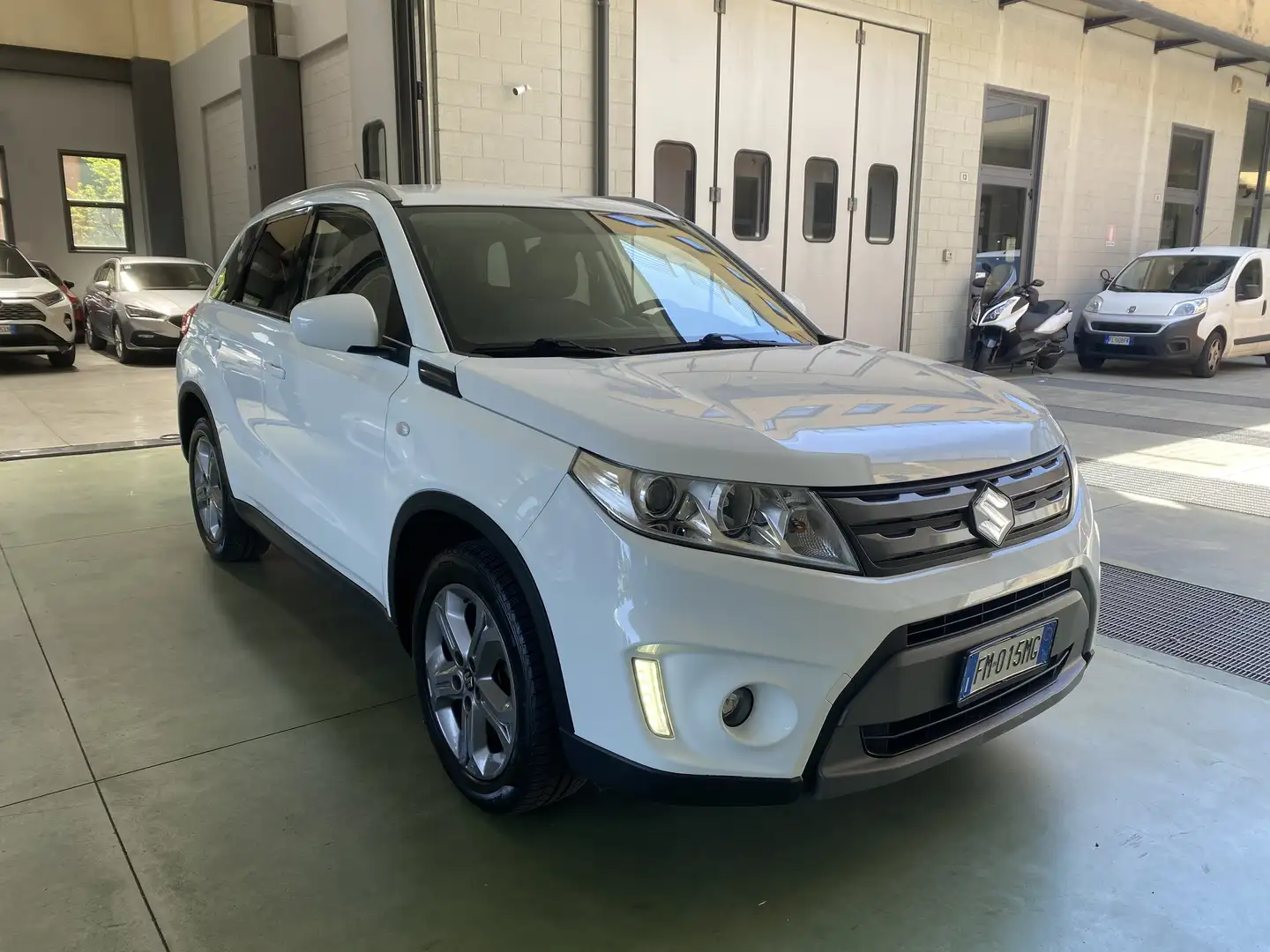 Suzuki Vitara 1.6 vvt V-Cool s&s 2wd Weiß - 1