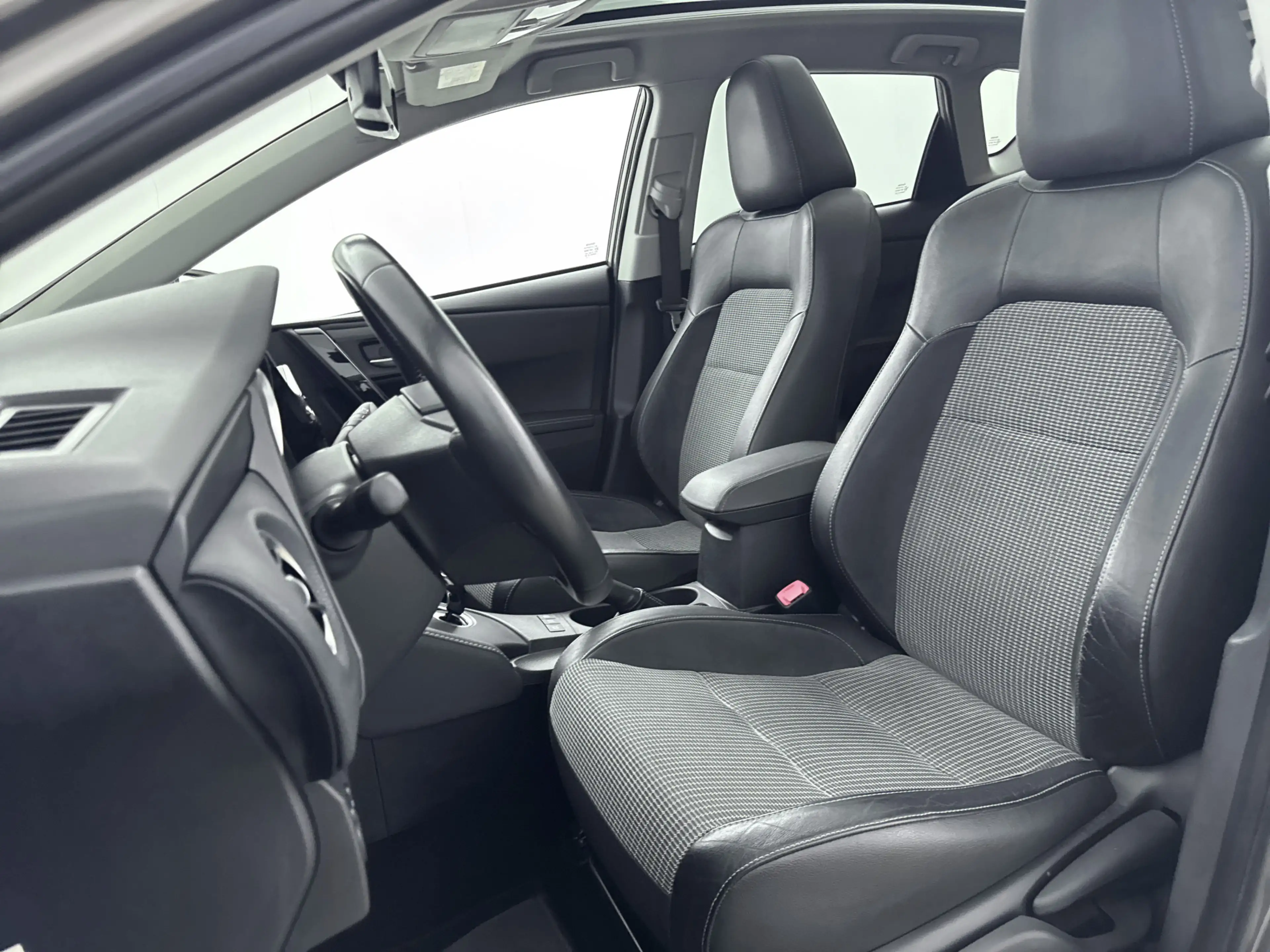 Toyota Auris 1.8 Hybrid Executive | Panodak | Parkeersensoren V — photo 4
