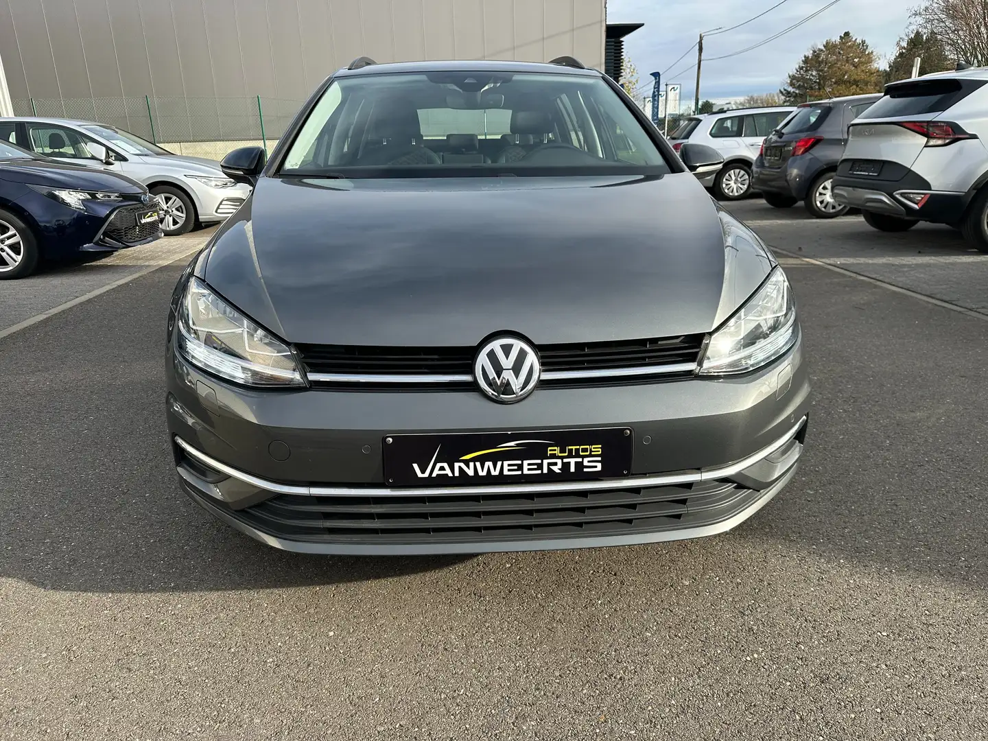 Volkswagen Golf Variant 1.0 TSI, IQ.DRIVE, CARPLAY / CAMERA / KEYLESS /ACC Grijs - 2