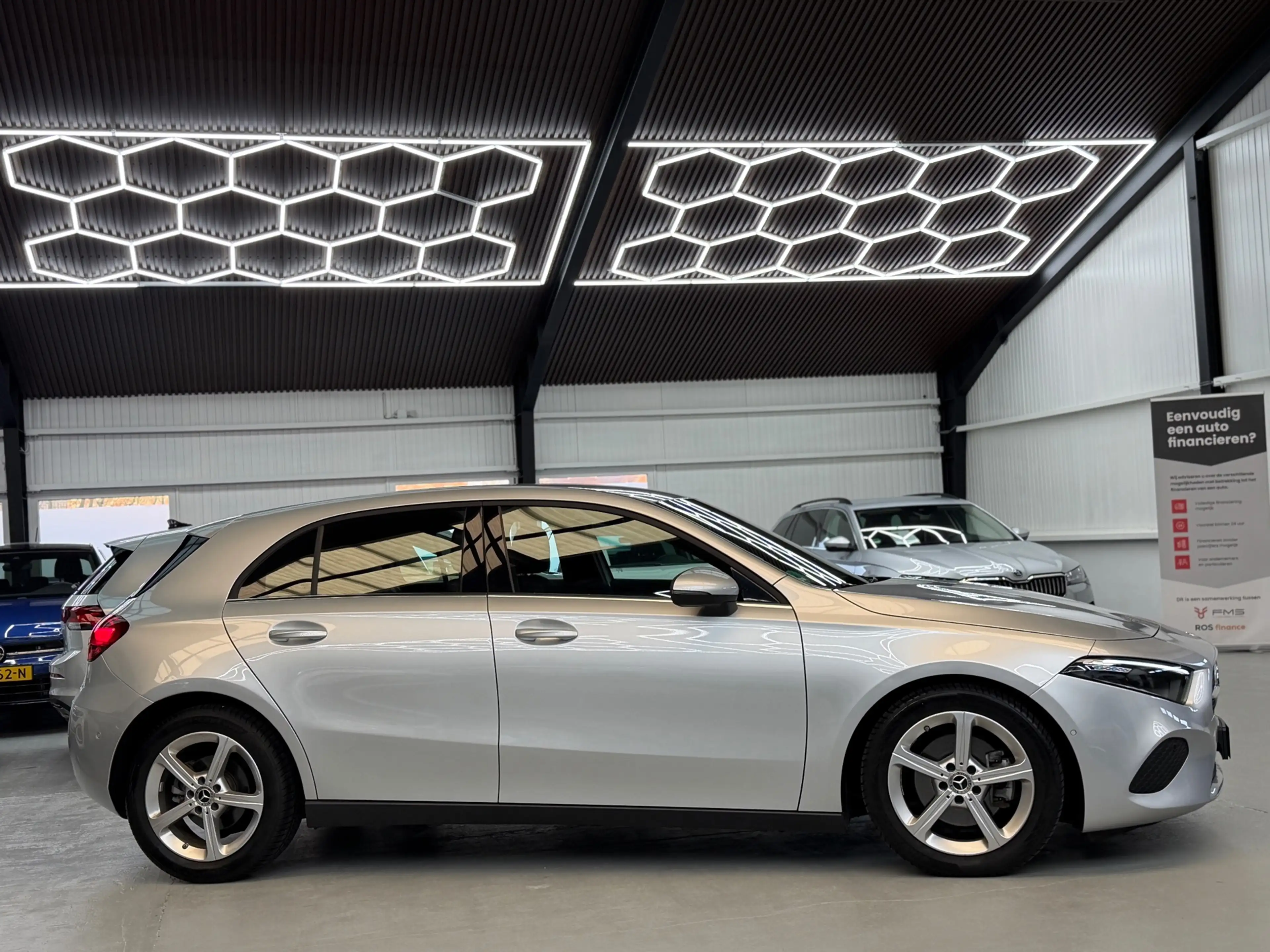 Mercedes-Benz A 200 Luxury Line Facelift CarPlay Camera — photo 6