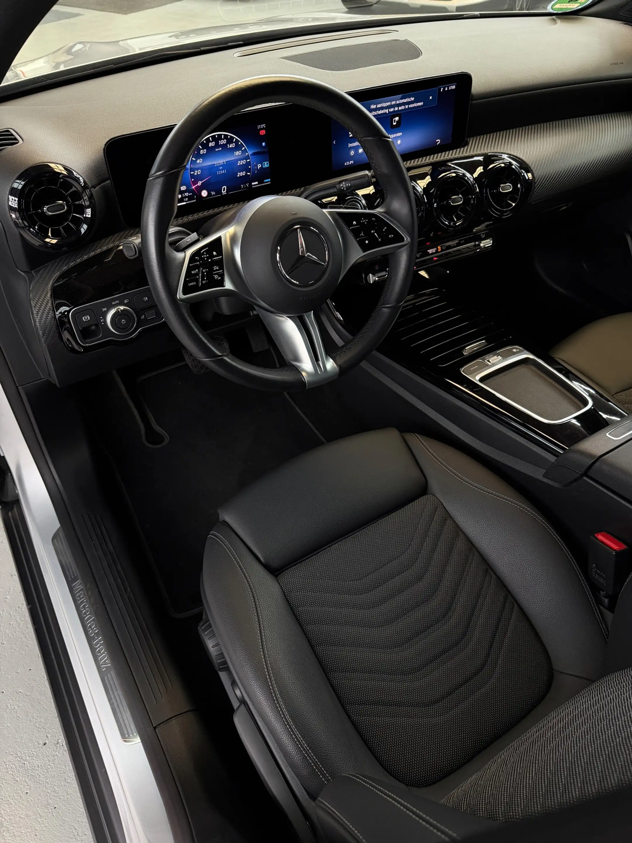 Mercedes-Benz A 200 Luxury Line Facelift CarPlay Camera — photo 3