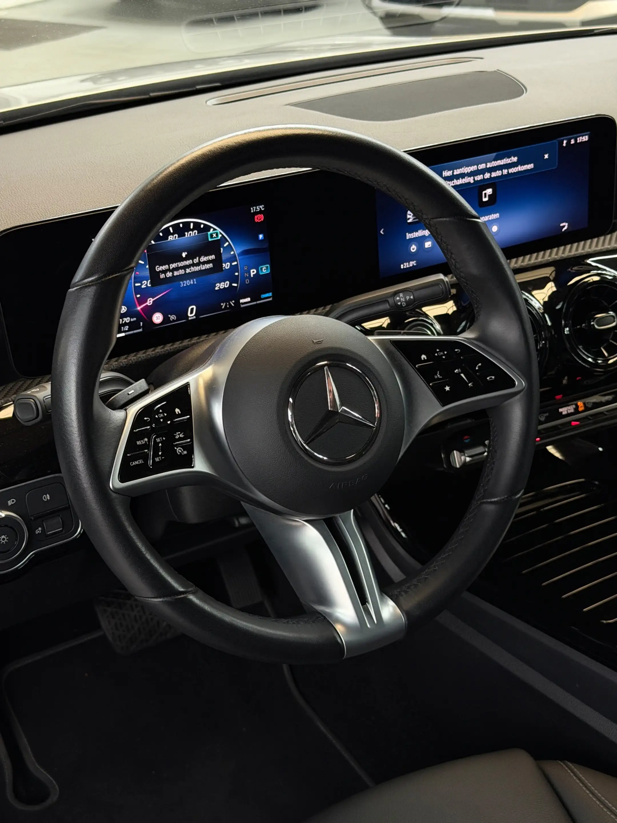 Mercedes-Benz A 200 Luxury Line Facelift CarPlay Camera — photo 20