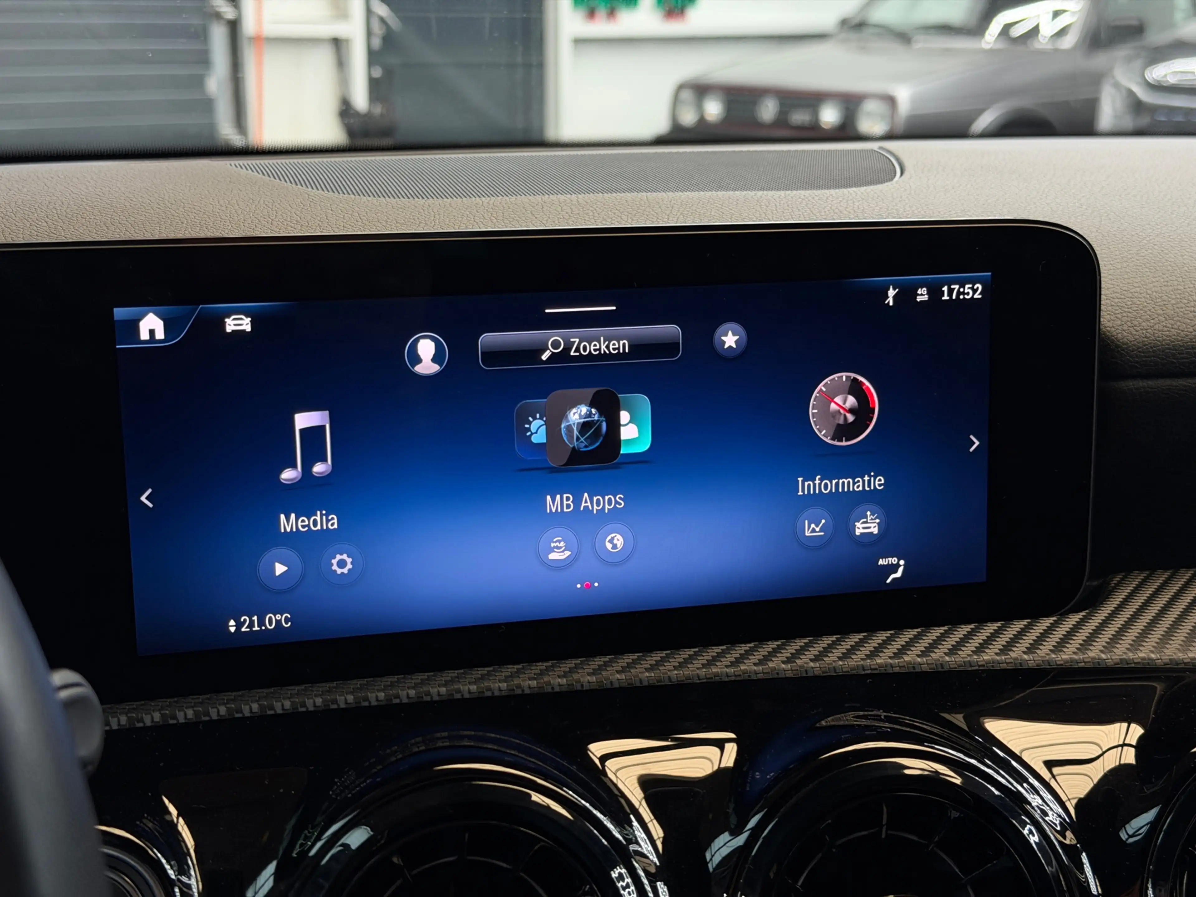 Mercedes-Benz A 200 Luxury Line Facelift CarPlay Camera — photo 11