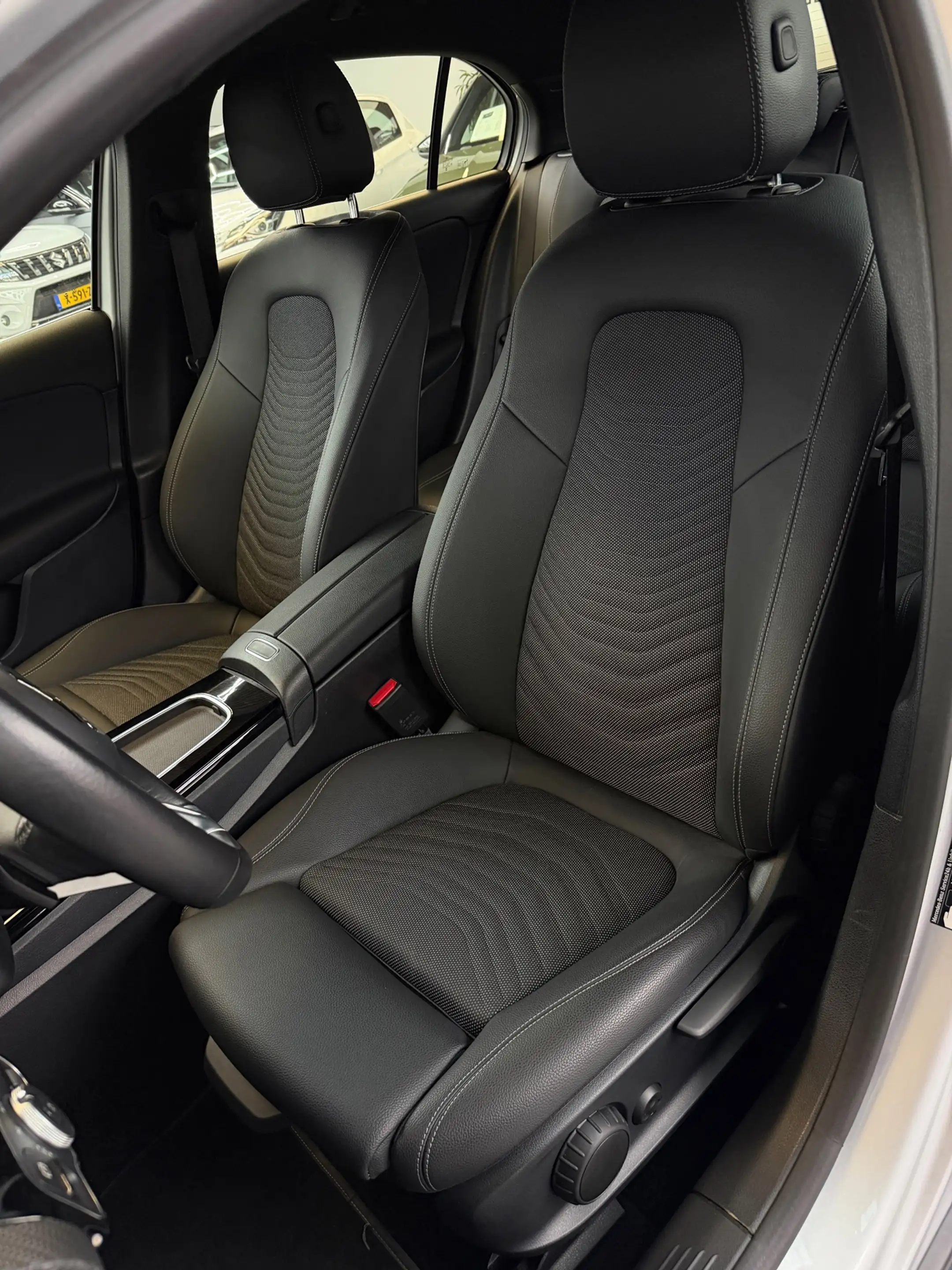 Mercedes-Benz A 200 Luxury Line Facelift CarPlay Camera — photo 4