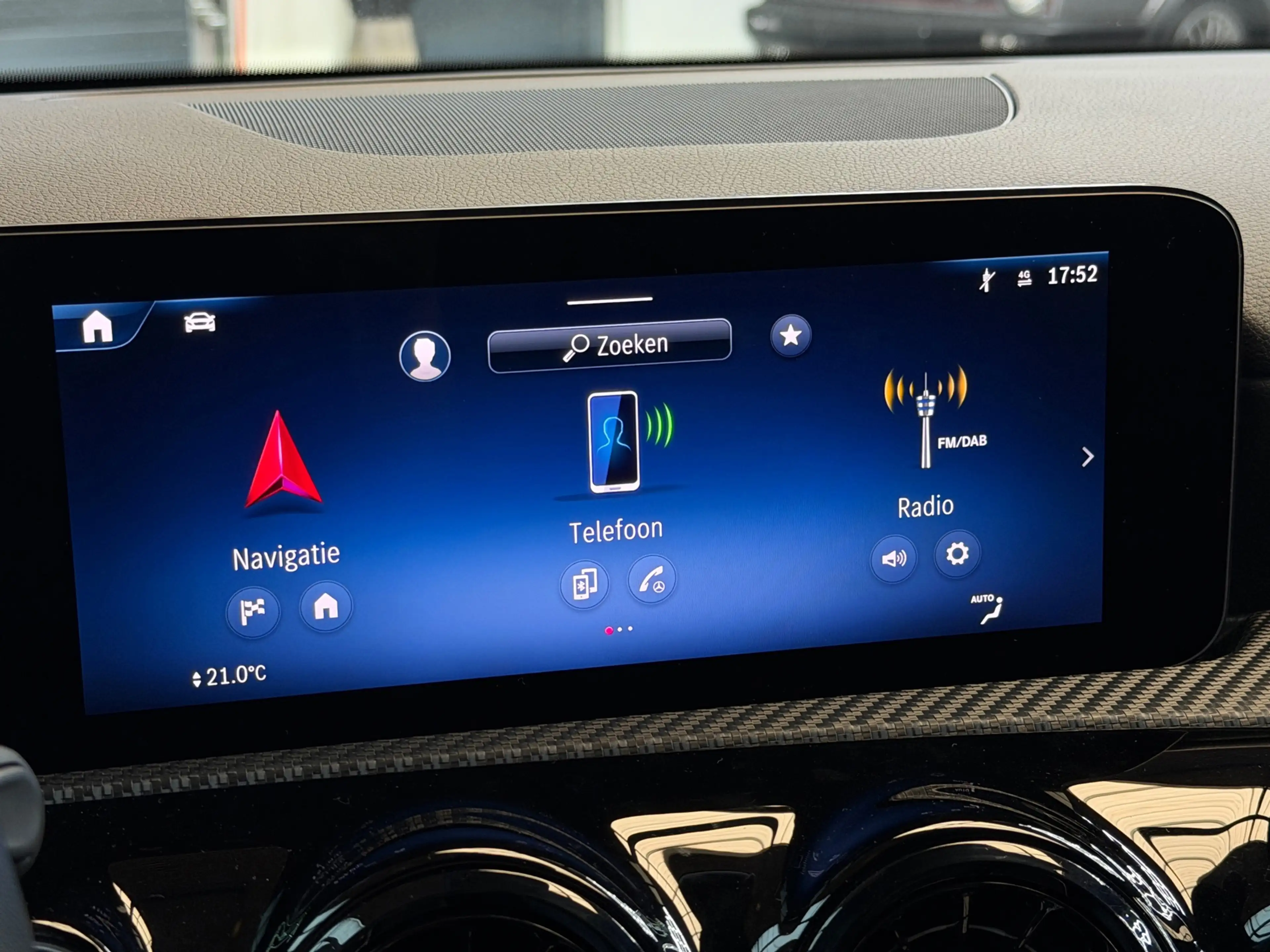 Mercedes-Benz A 200 Luxury Line Facelift CarPlay Camera — photo 10