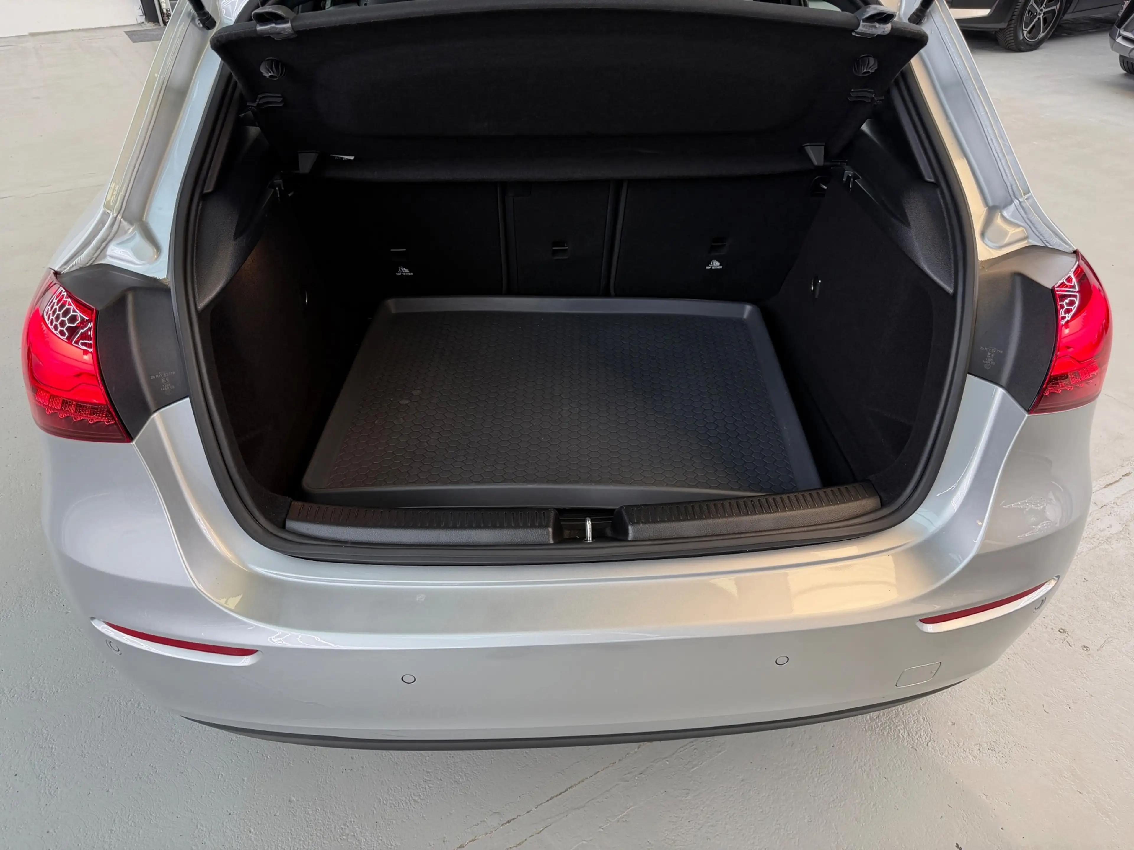 Mercedes-Benz A 200 Luxury Line Facelift CarPlay Camera — photo 19