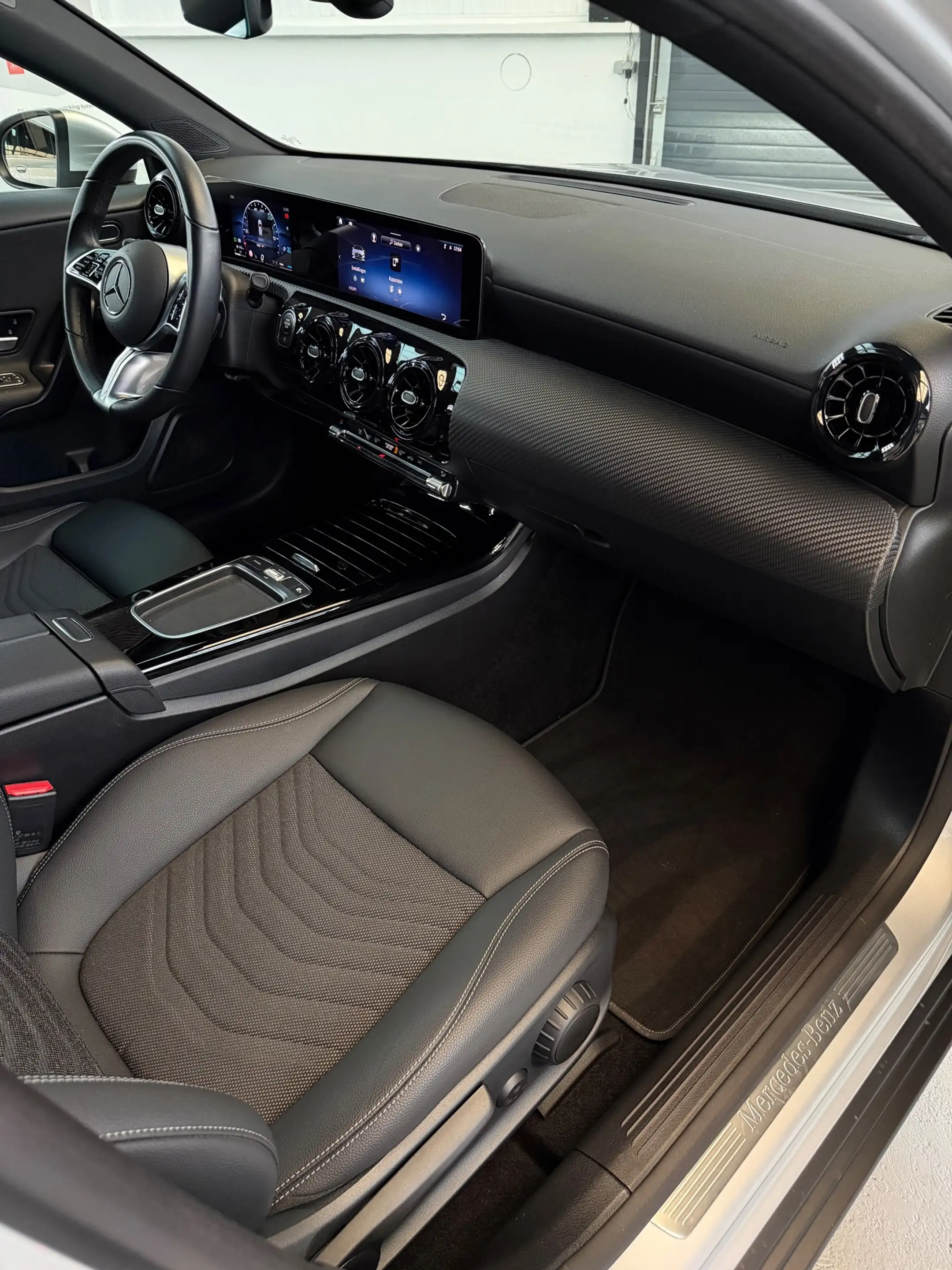 Mercedes-Benz A 200 Luxury Line Facelift CarPlay Camera — photo 13