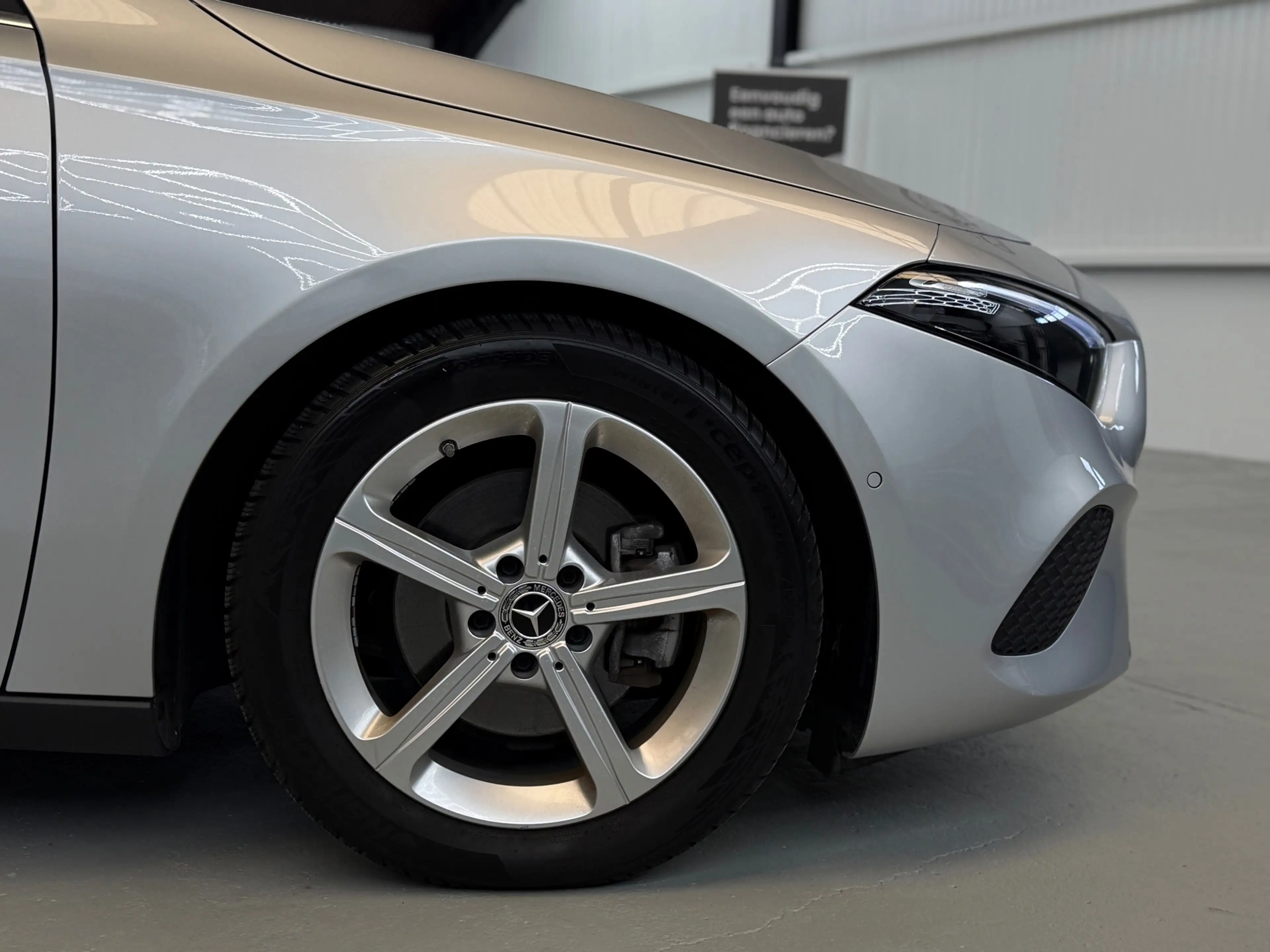 Mercedes-Benz A 200 Luxury Line Facelift CarPlay Camera — photo 24