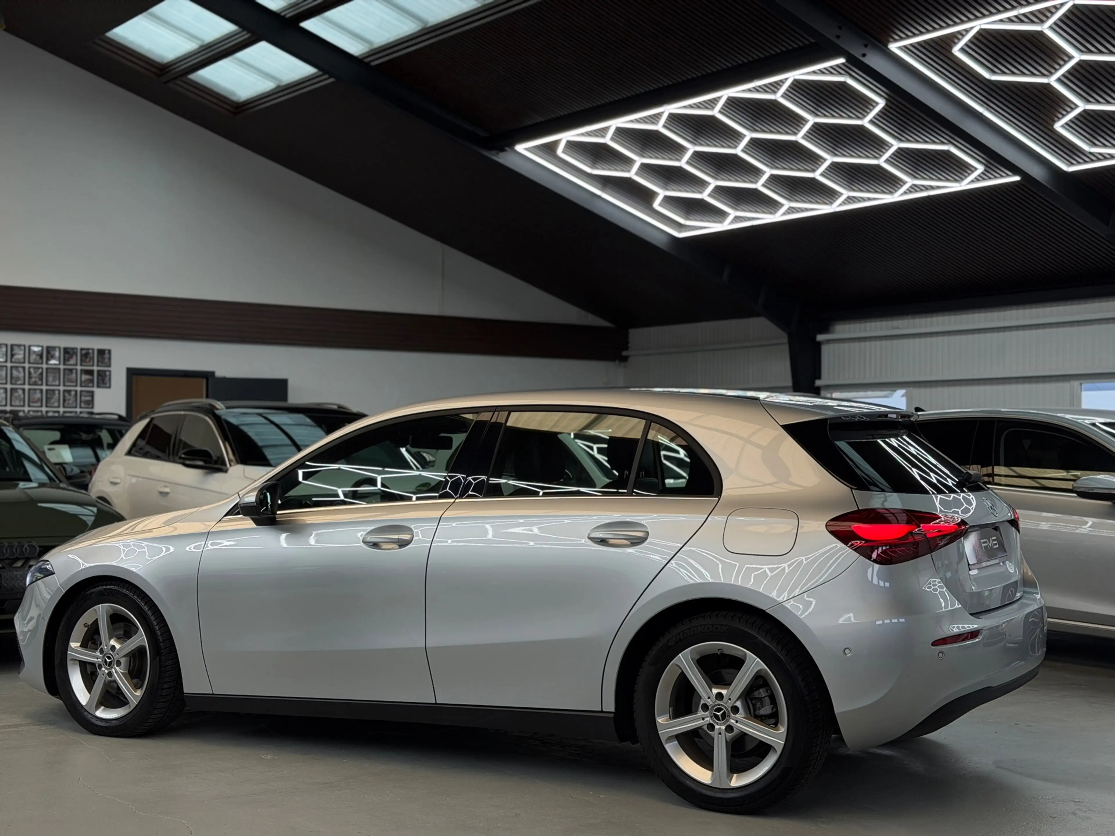 Mercedes-Benz A 200 Luxury Line Facelift CarPlay Camera — photo 16