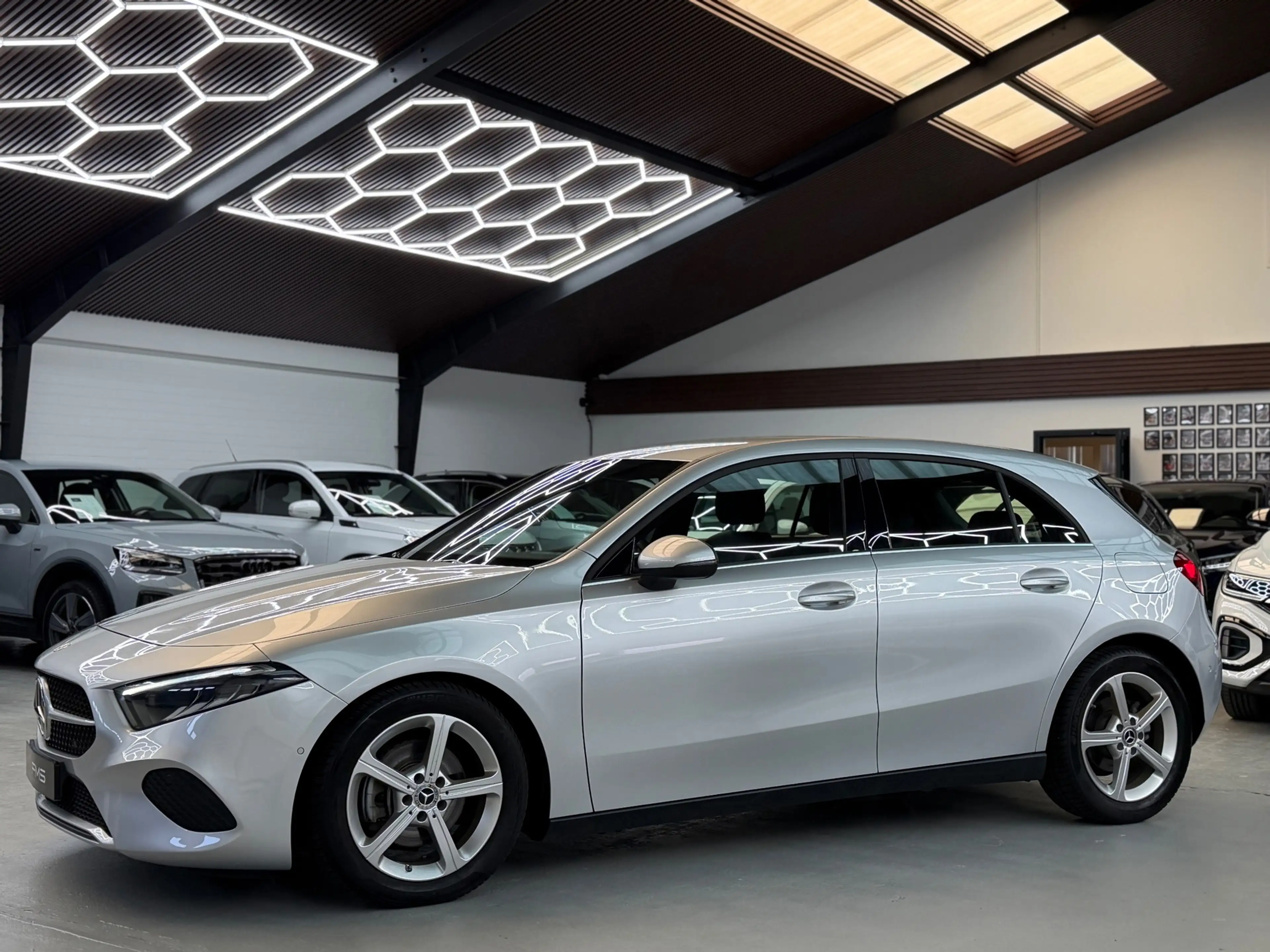 Mercedes-Benz A 200 Luxury Line Facelift CarPlay Camera — photo 7