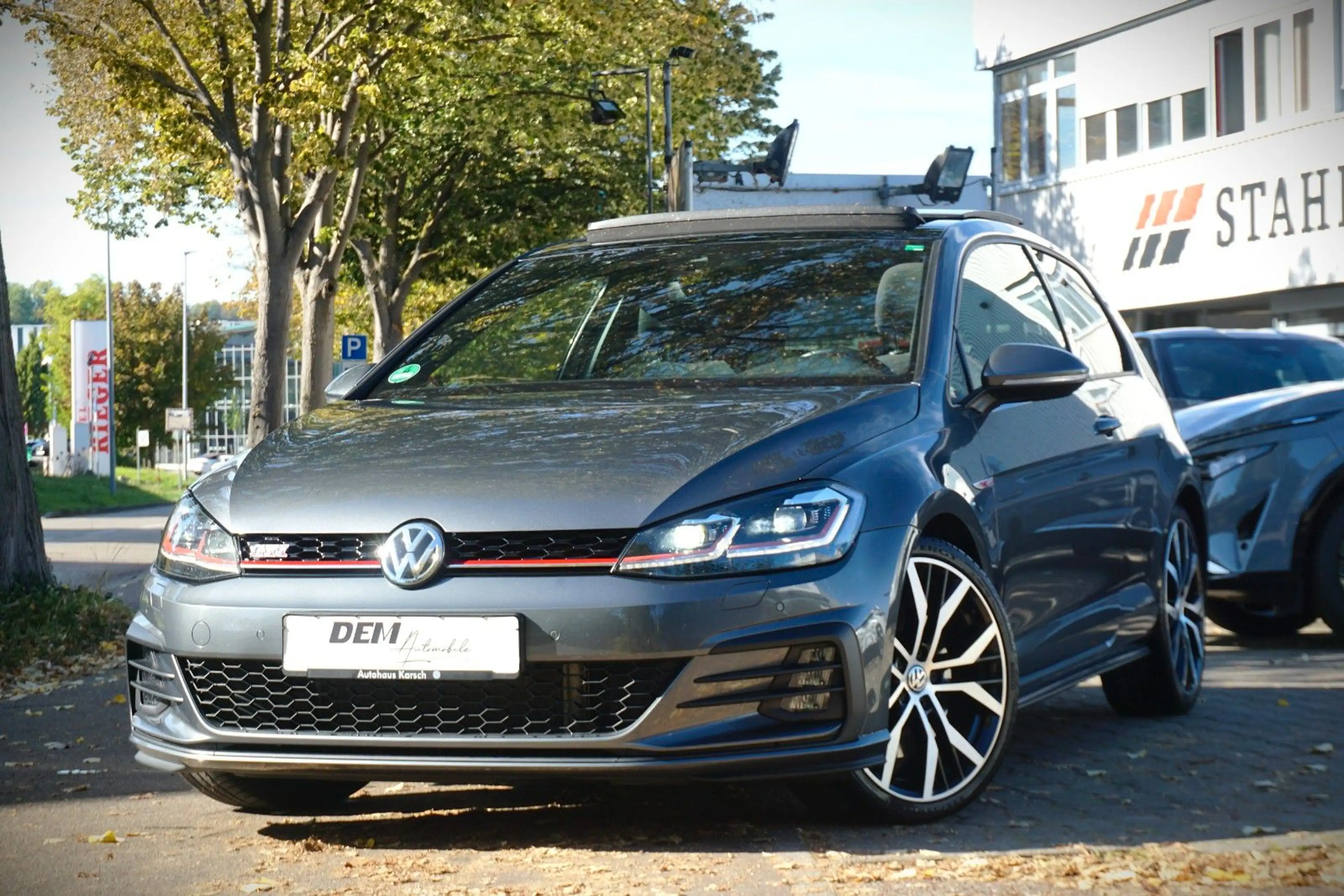 Volkswagen Golf GTI Performance / Pano./ Alcantara / 19" /