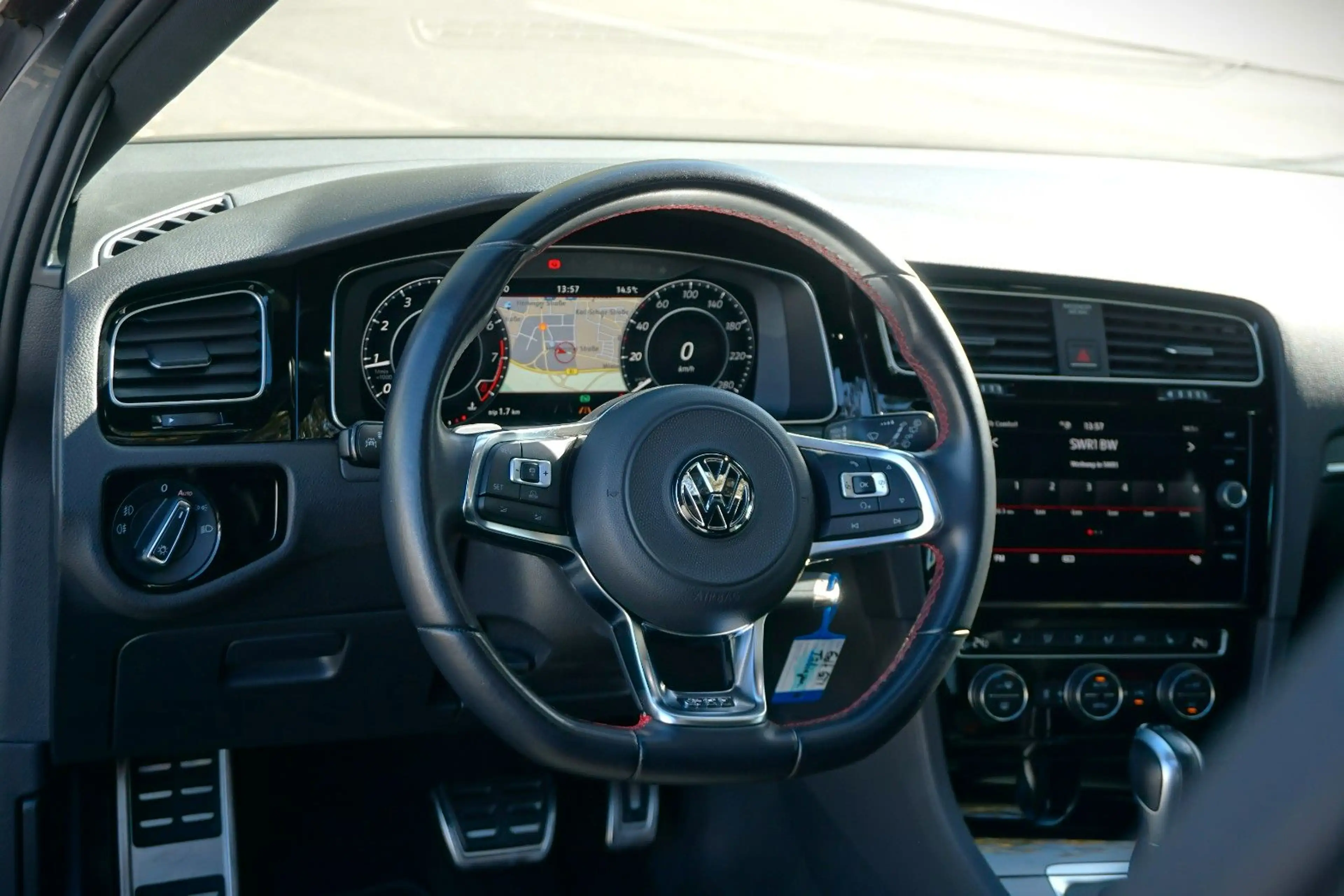 Volkswagen Golf GTI Performance / Pano./ Alcantara / 19" / — photo 9