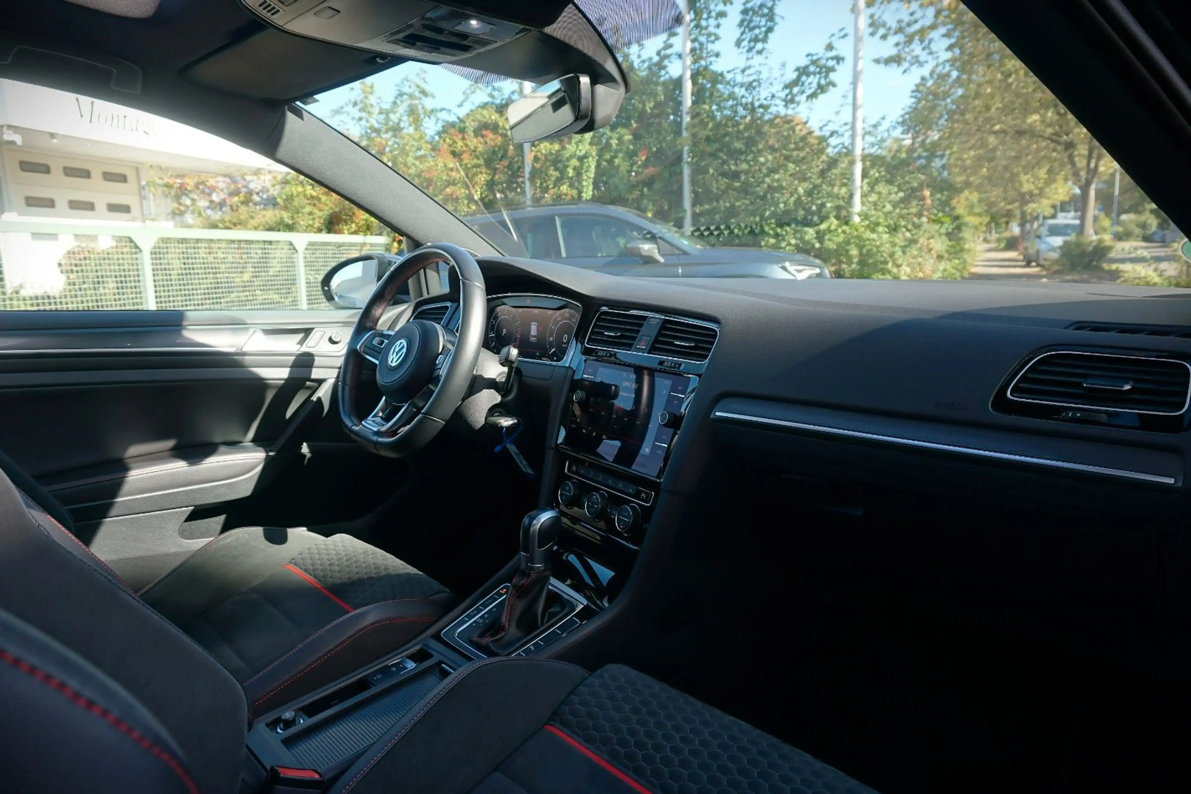 Volkswagen Golf GTI Performance / Pano./ Alcantara / 19" / — photo 15