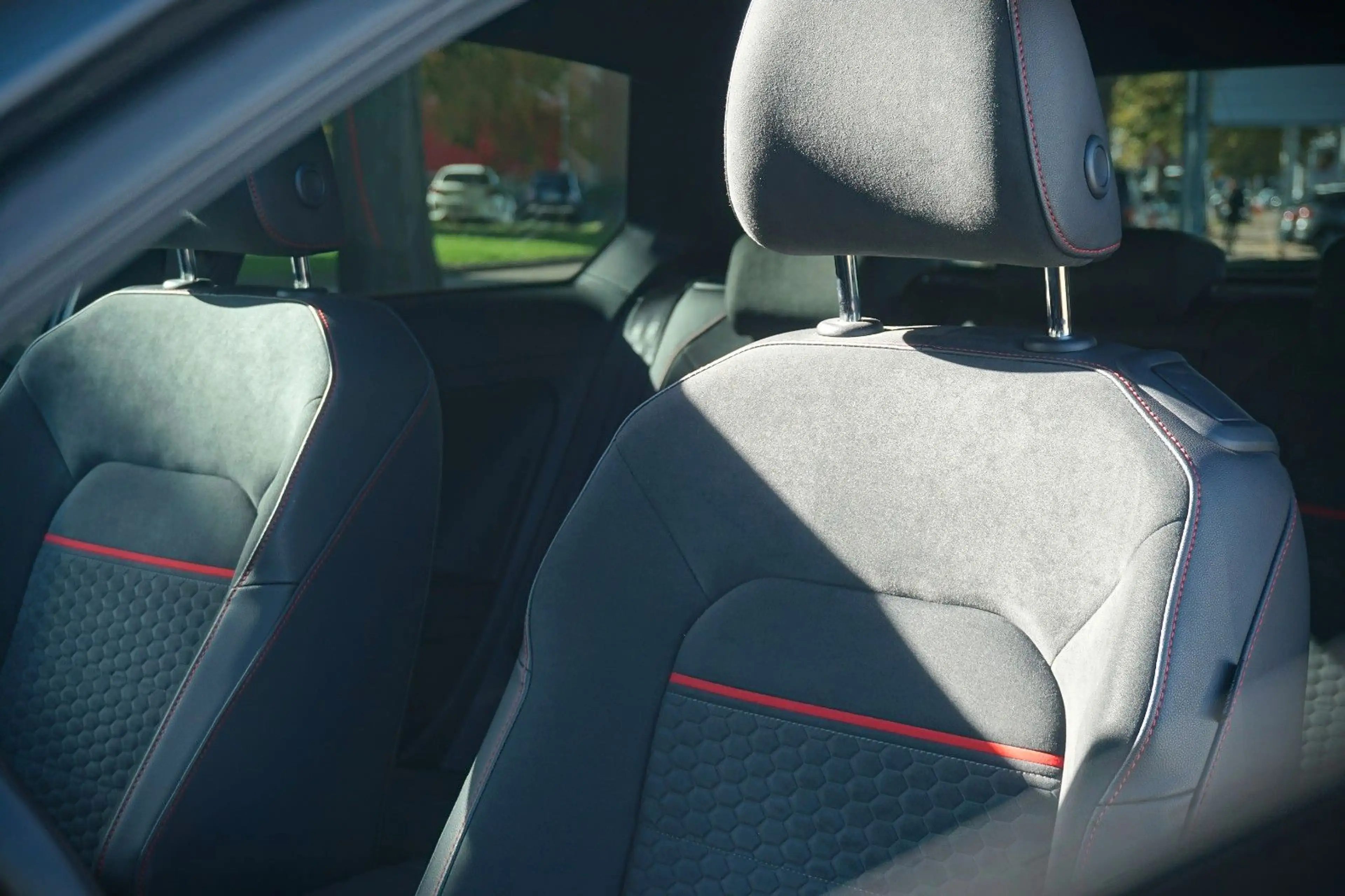 Volkswagen Golf GTI Performance / Pano./ Alcantara / 19" / — photo 11