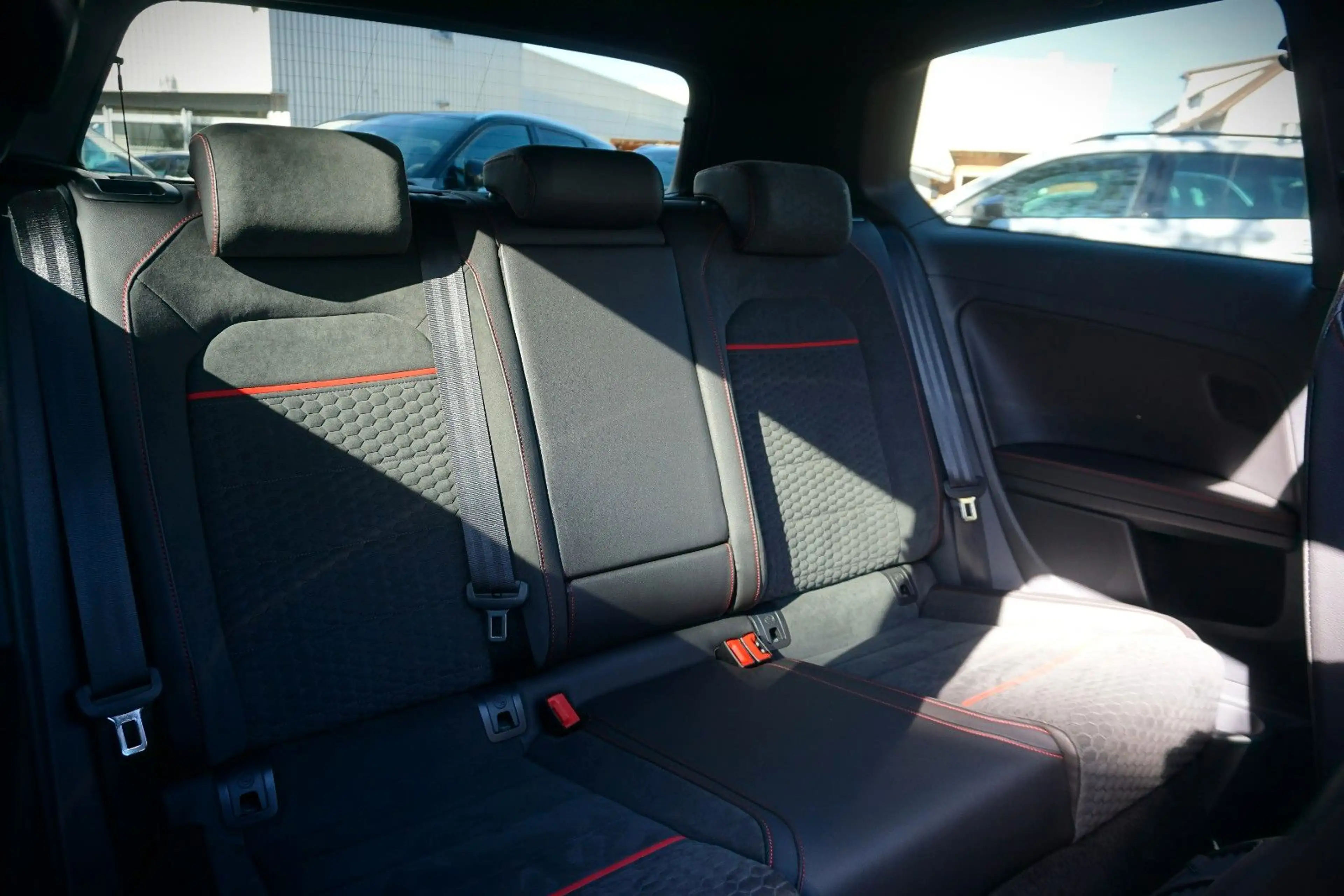 Volkswagen Golf GTI Performance / Pano./ Alcantara / 19" / — photo 13