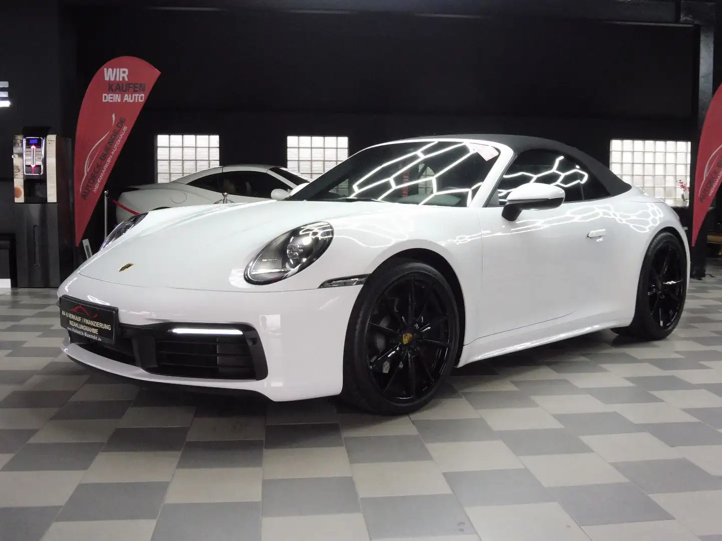 Porsche 992 Carrera 4 Cabrio Approved bis 11-2026 Weiß - 2