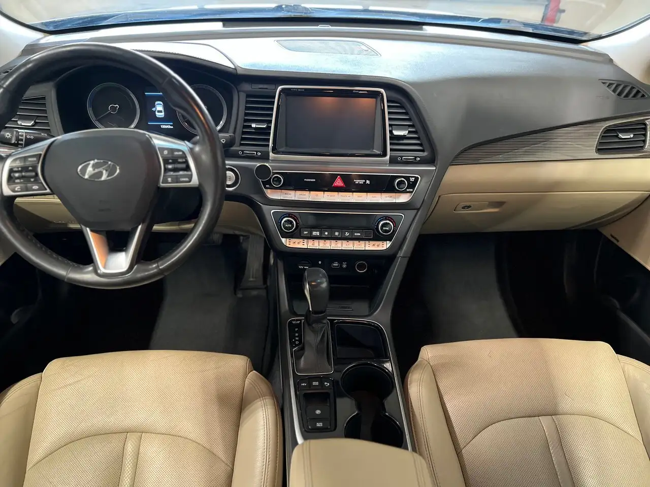 Hyundai SONATA снимка Hyundai SONATA
