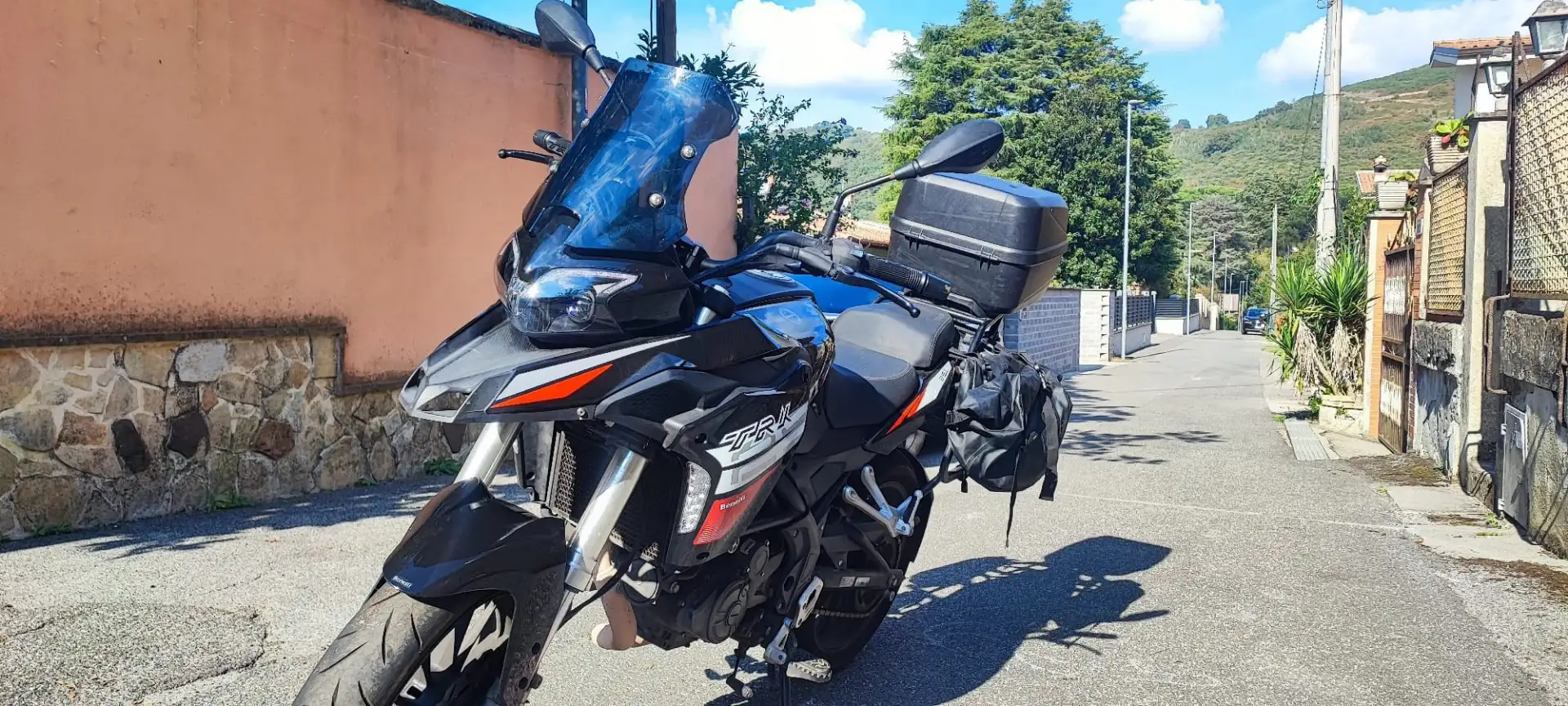 Benelli TRK 251 Negro - 2