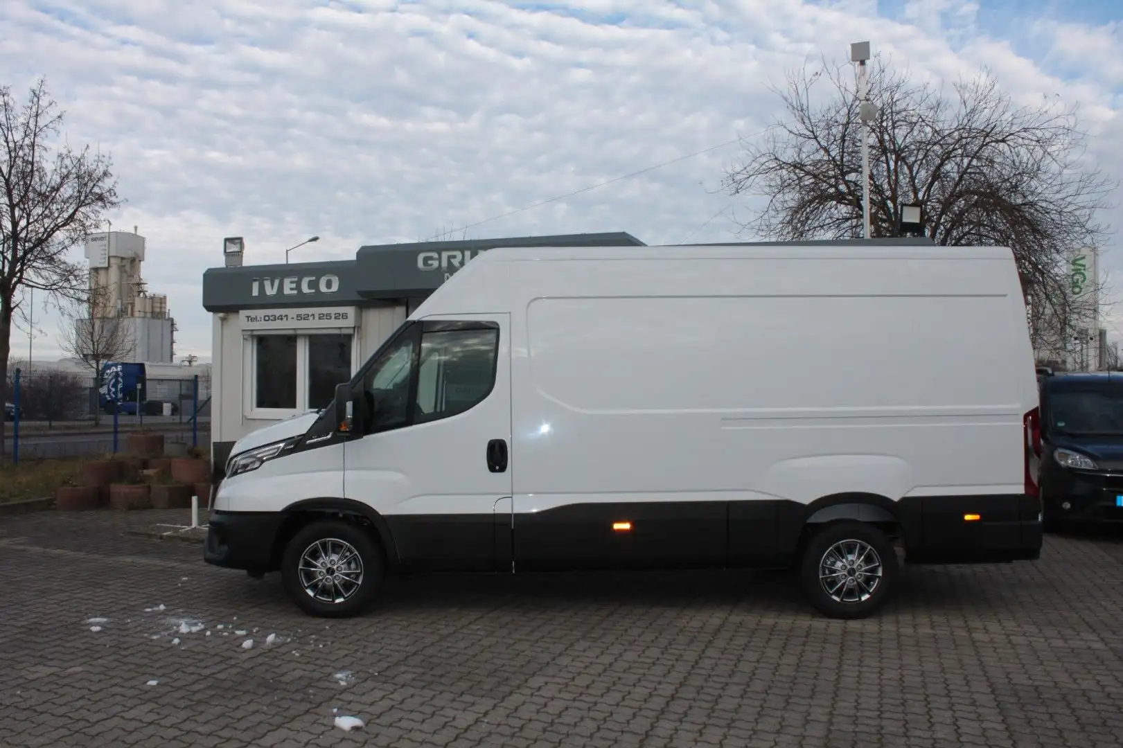 Iveco Daily 35S16A8 V MY24  Radstand 3520L Weiß - 2