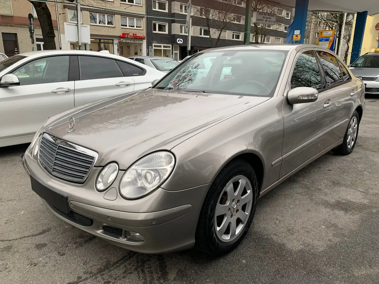 Mercedes-Benz E 200 E -Klasse Lim. E 200 CDI  Automatik  Xenon srebrna - 2