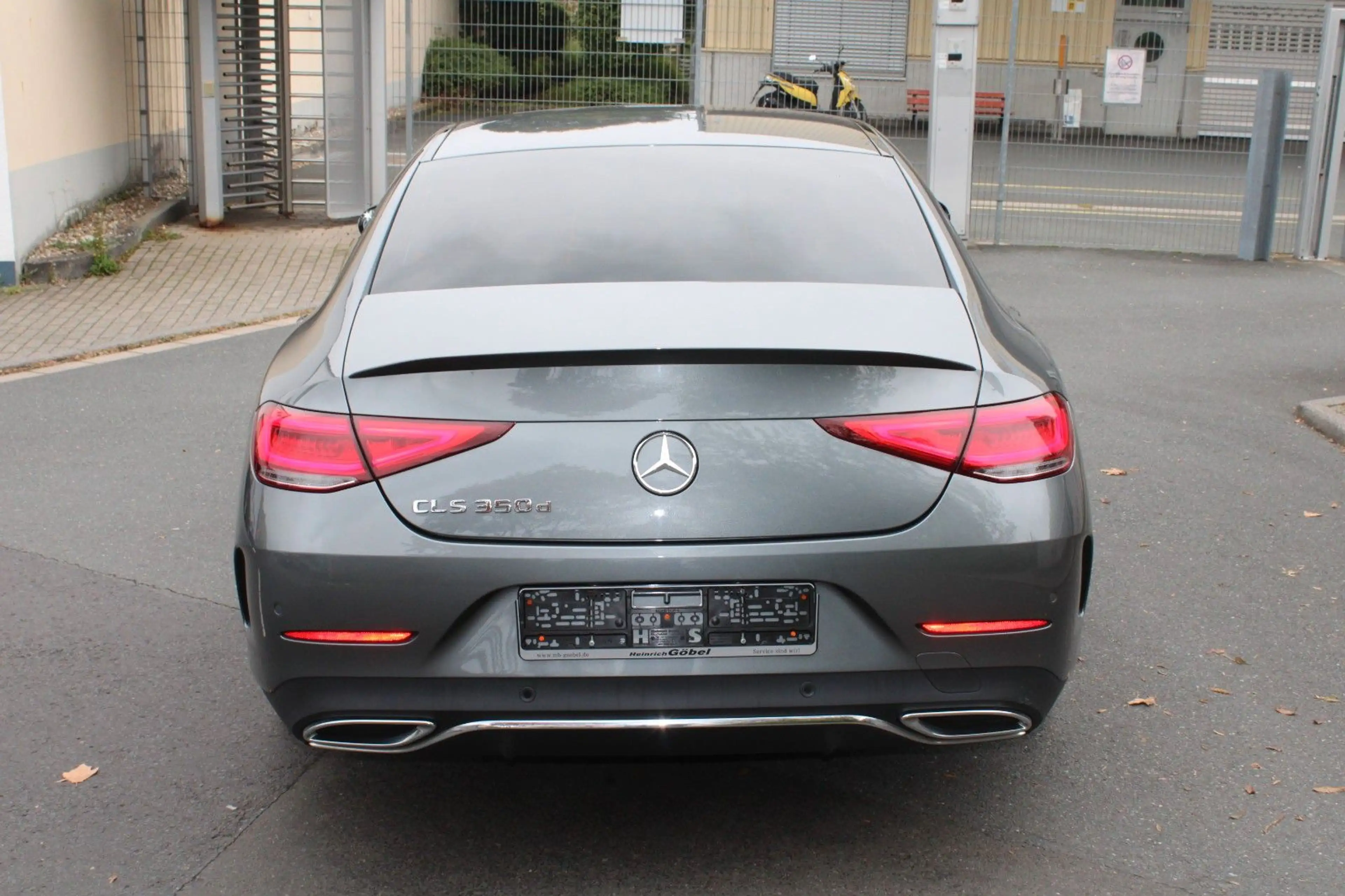 Mercedes-Benz CLS 350 AMG Line Leder SD Distronic Plus — photo 9