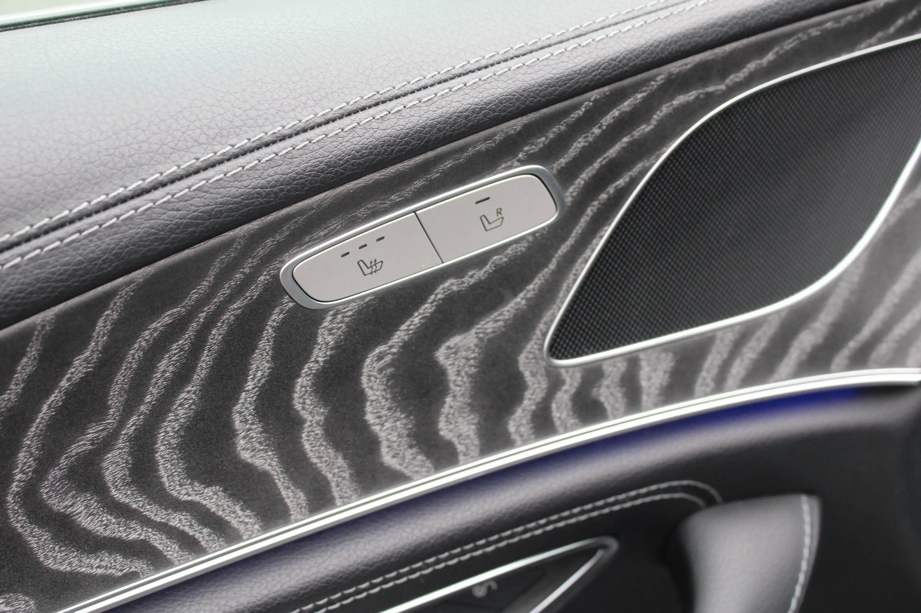Mercedes-Benz CLS 350 AMG Line Leder SD Distronic Plus — photo 23