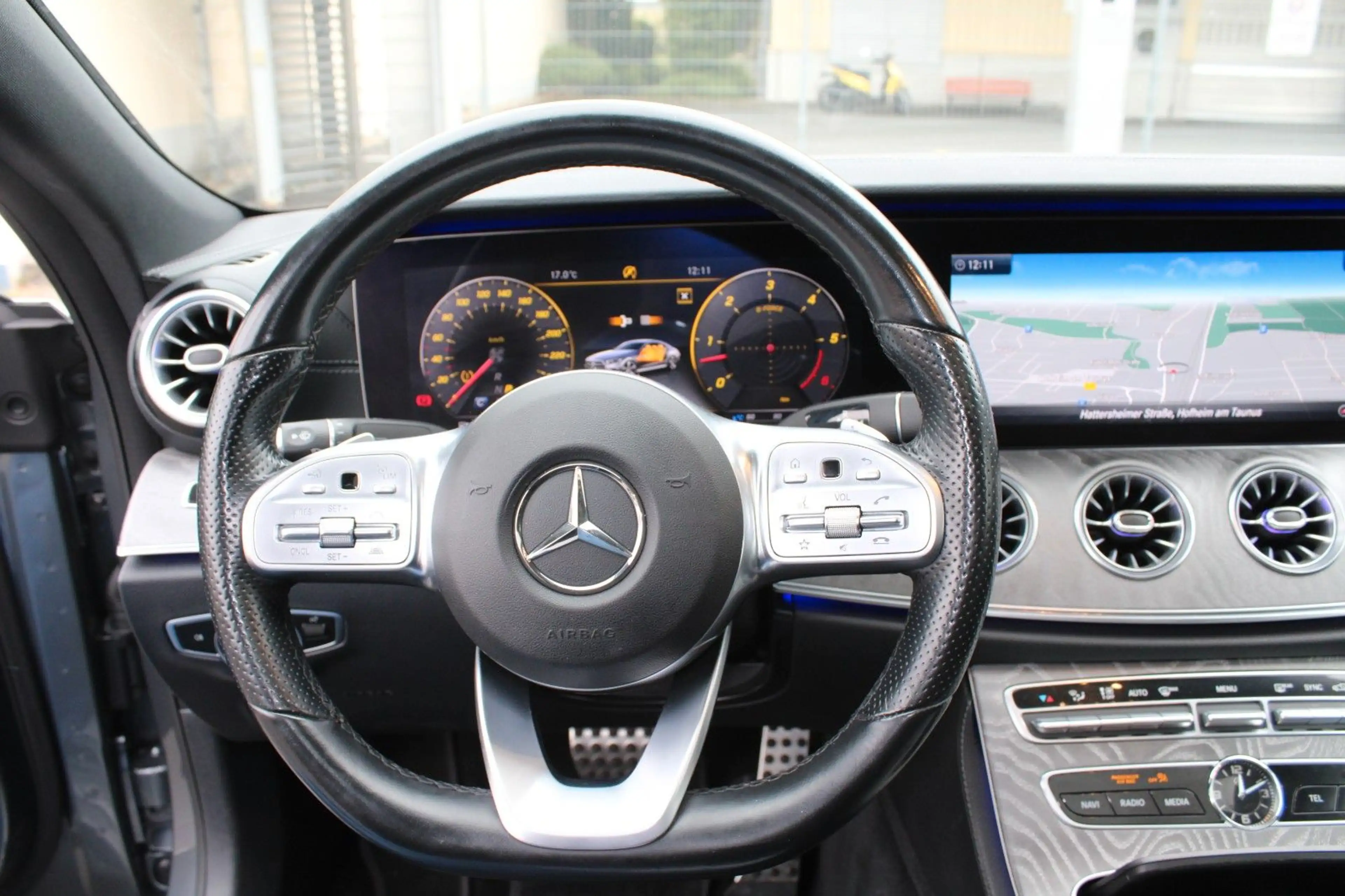 Mercedes-Benz CLS 350 AMG Line Leder SD Distronic Plus — photo 15